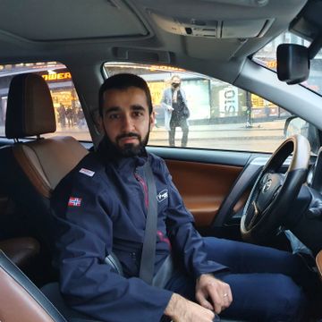 Taxisjåfører kjører Uber på si: – Det bør ikke være lov, det er urettferdig