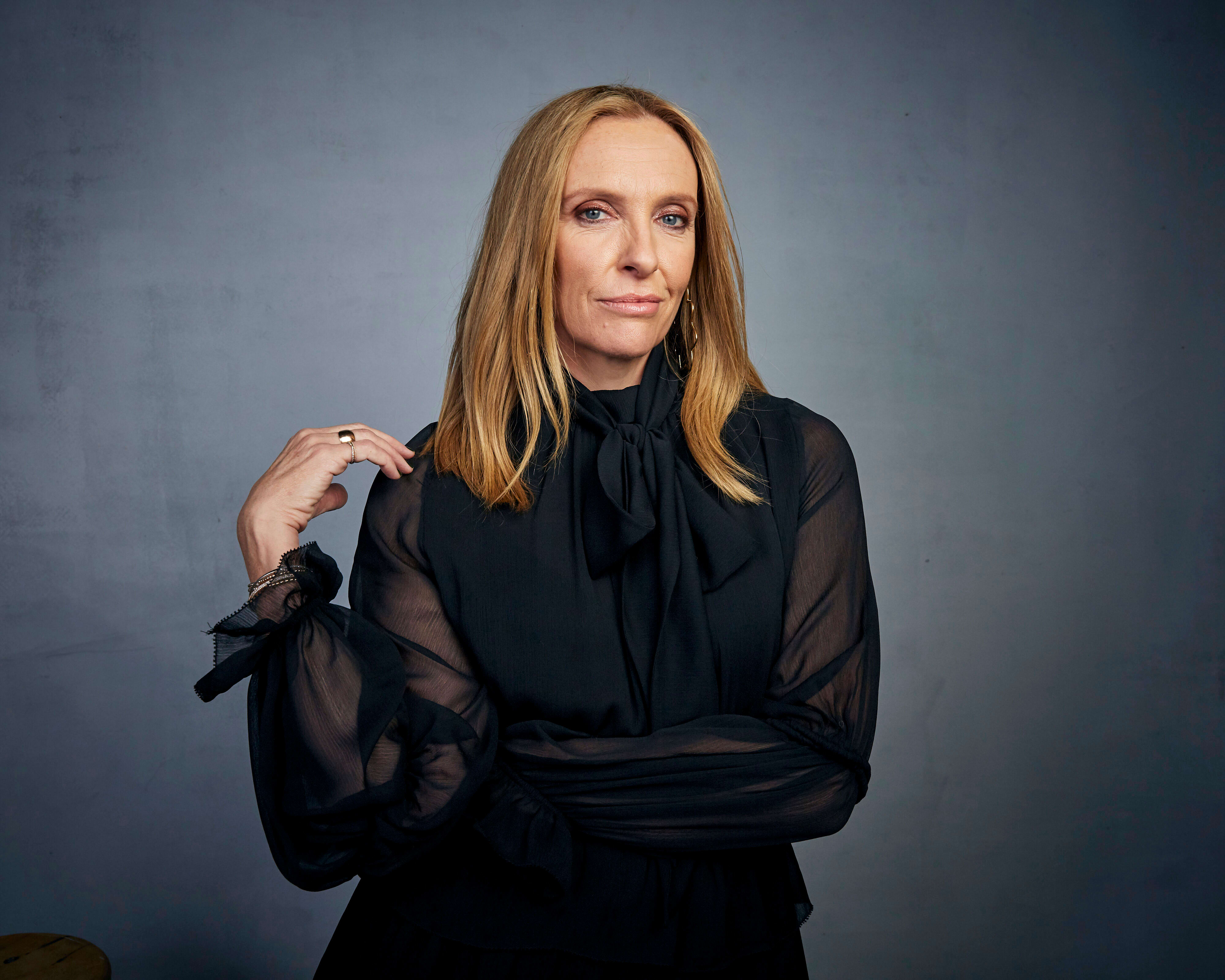 Toni Collette spiller en av hovedrollene i ungdomsserien «The Power».