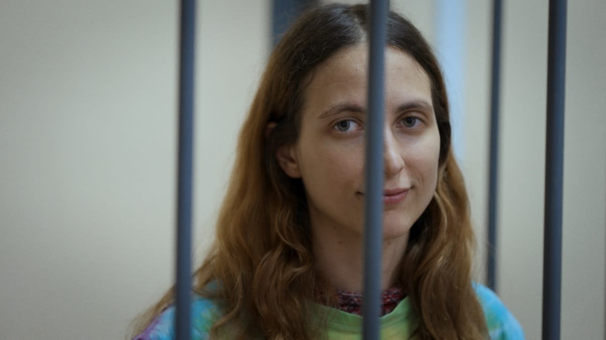 Sasha Skochilenko finner for alvor sin stemme som opposisjonell i møte med det russiske retts- og fengselssystemet.