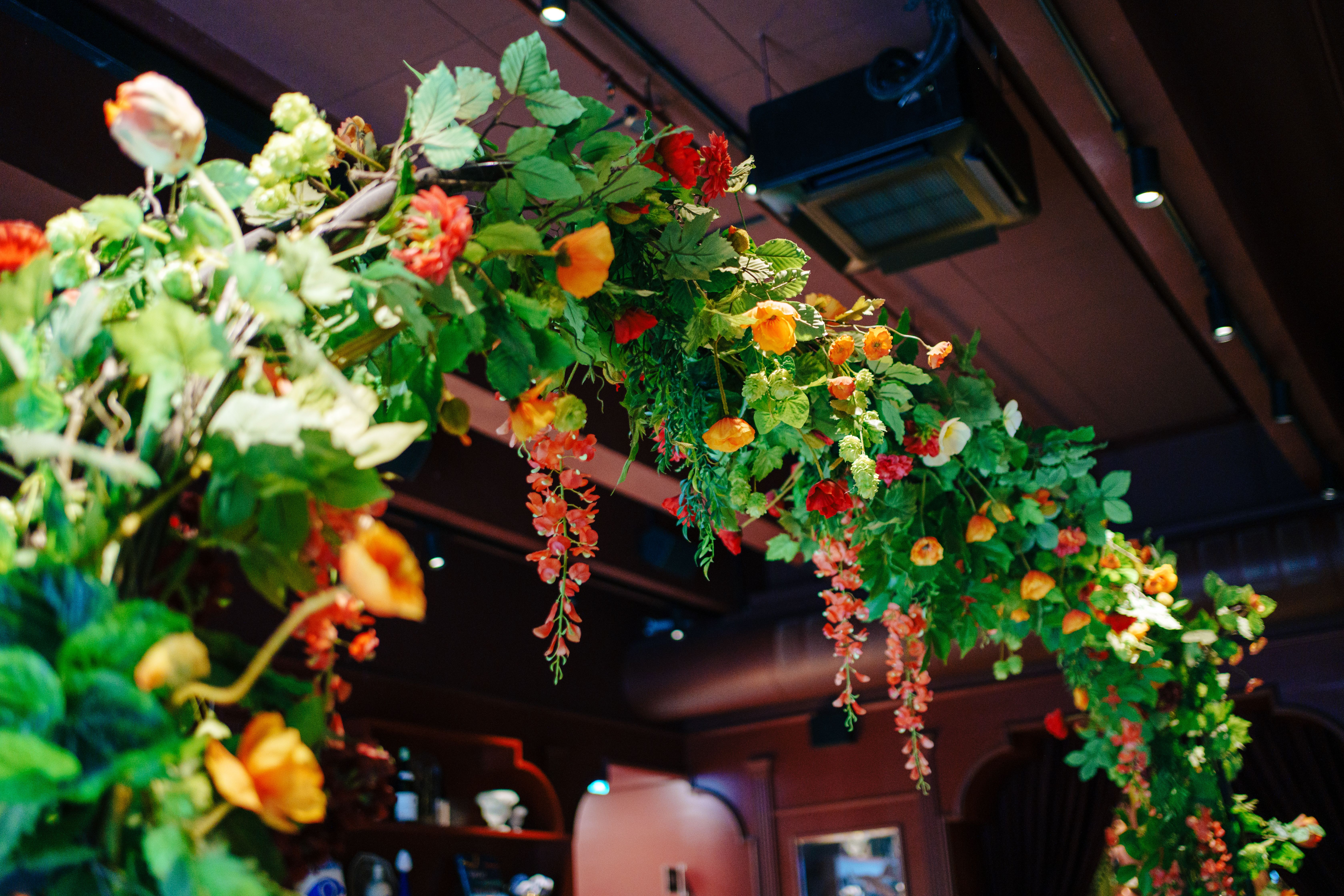 Vi trenger ikke plastblomster på restauranter.