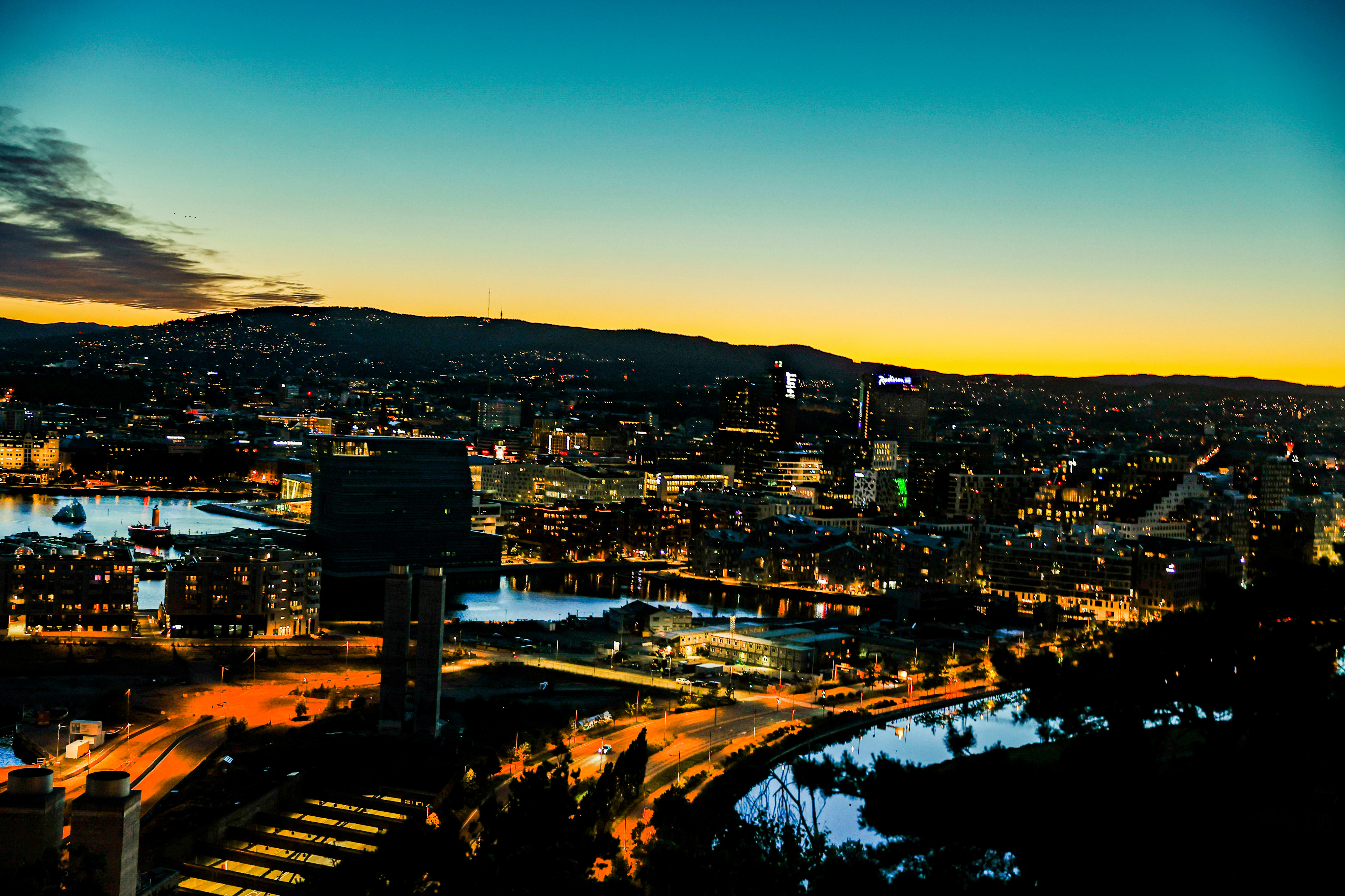 Gå fra Ekeberg ned til Gamlebyen. Kanskje finner du en hjemmefest du kan kræsje.