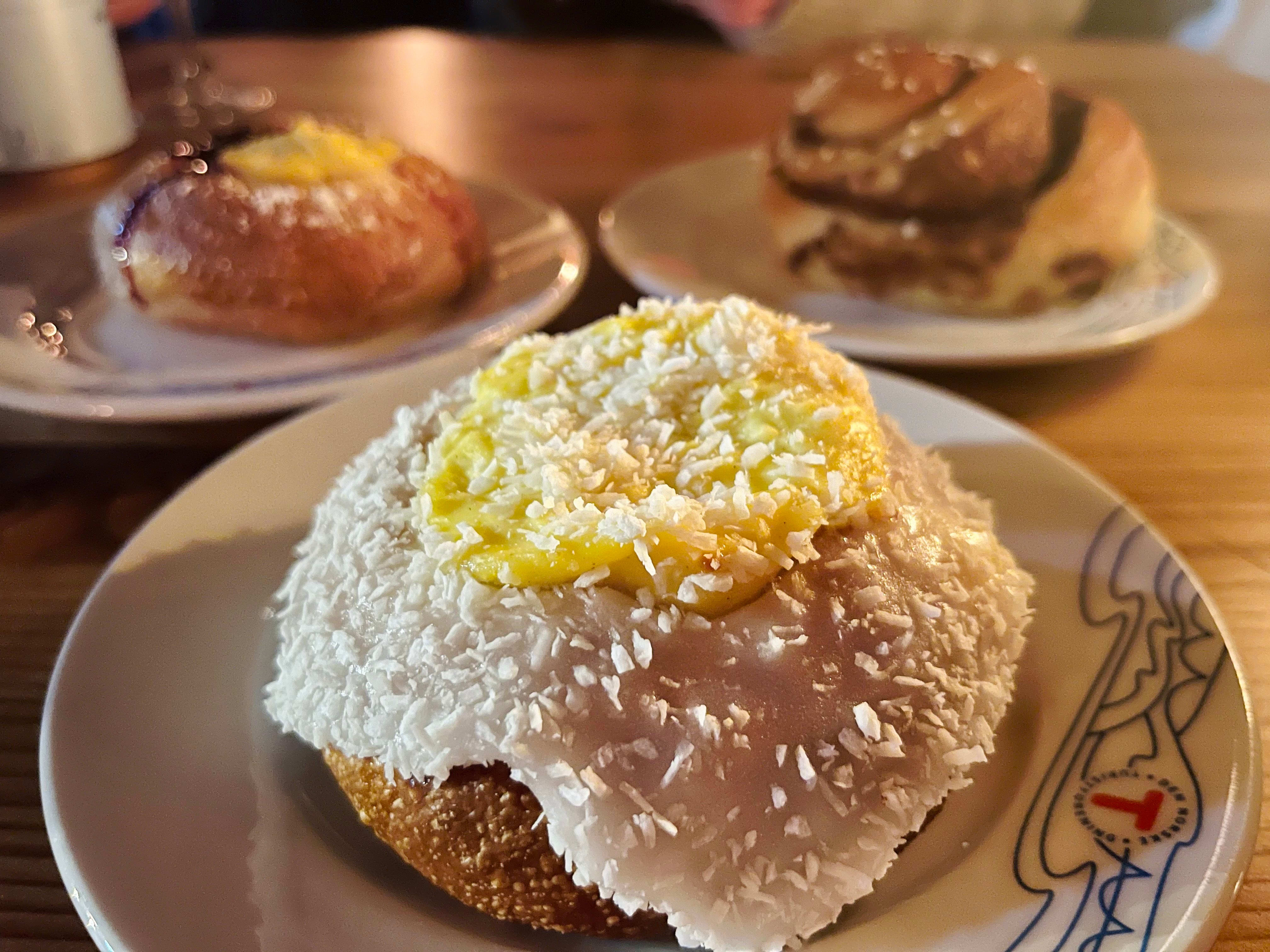 Bollene på Kobberhaugen er saftige og ferske. Kanelbollen blir kveldens vinner. 