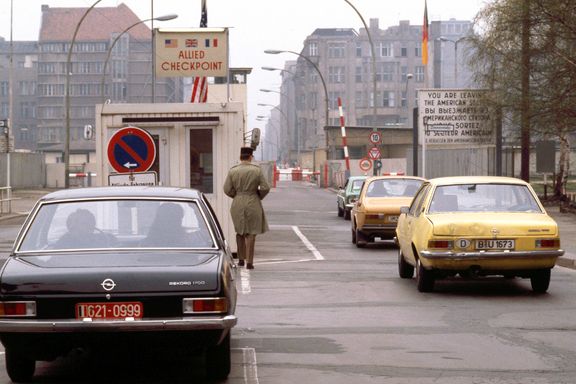30 år siden Berlinmurens fall. Se hvor forandret byen er blitt.