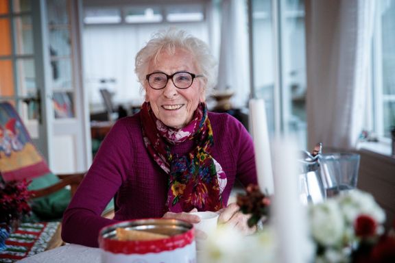 I Norge er Unni Hanson (88) unik. I USA ville hun glidd rett inn.