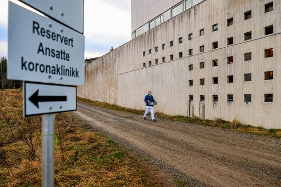 Byråkrati, dobbeltarbeid og utdaterte systemer. Slik svikter Norges overvåking av pandemien.