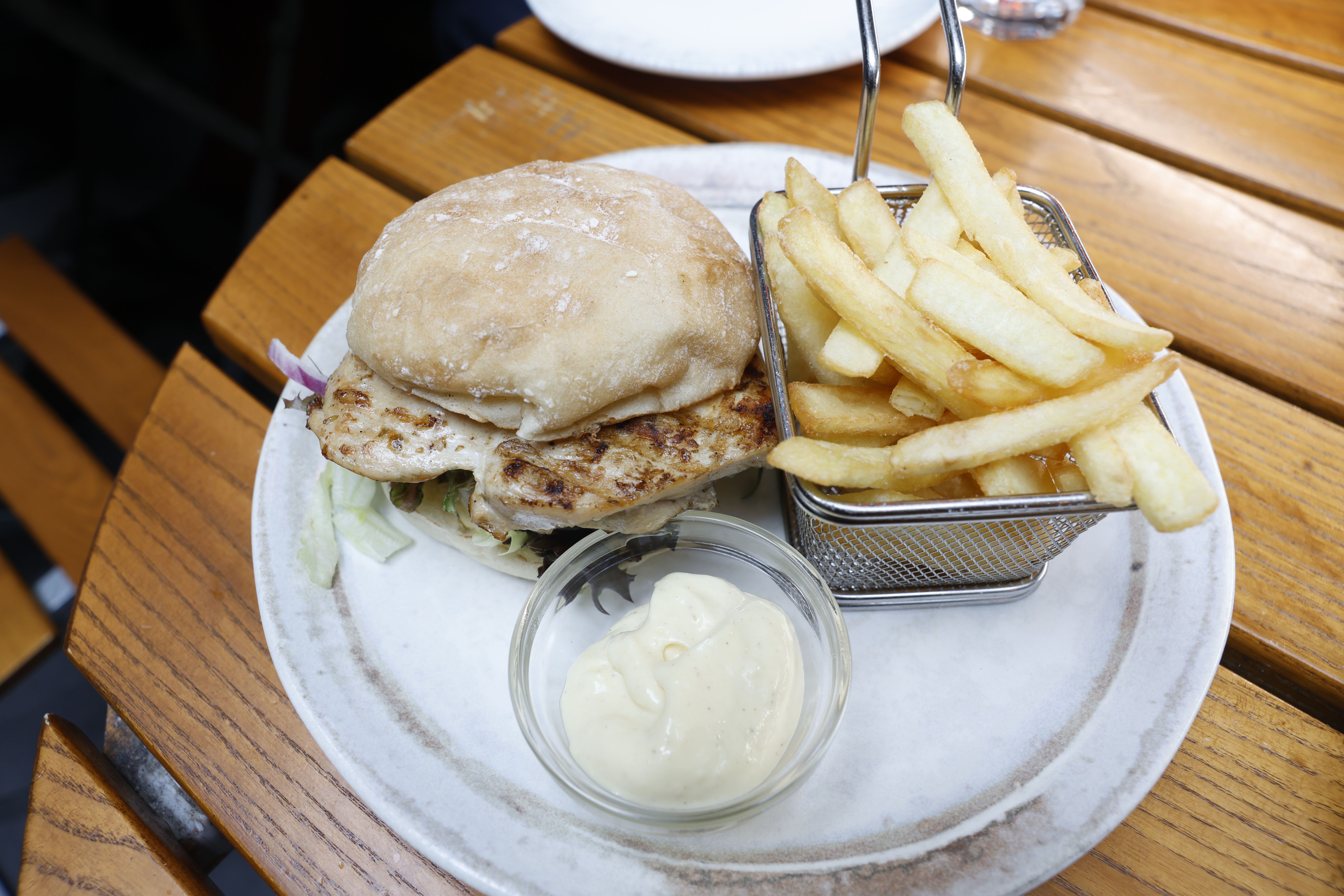 Café Sara har 60 retter på menyen. Vi testet alle sammen.