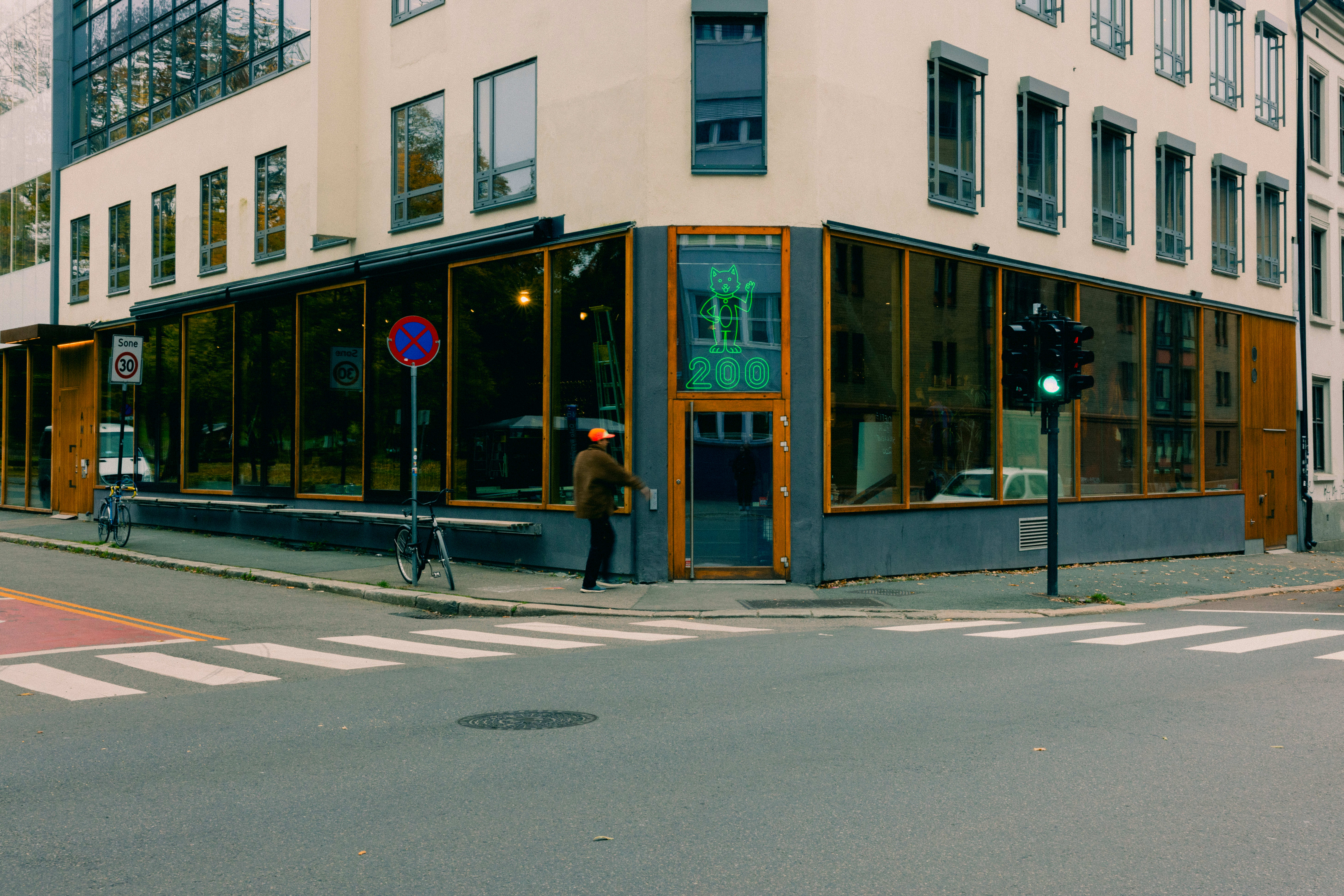 Restaurant 200 serverer både små og store retter. 