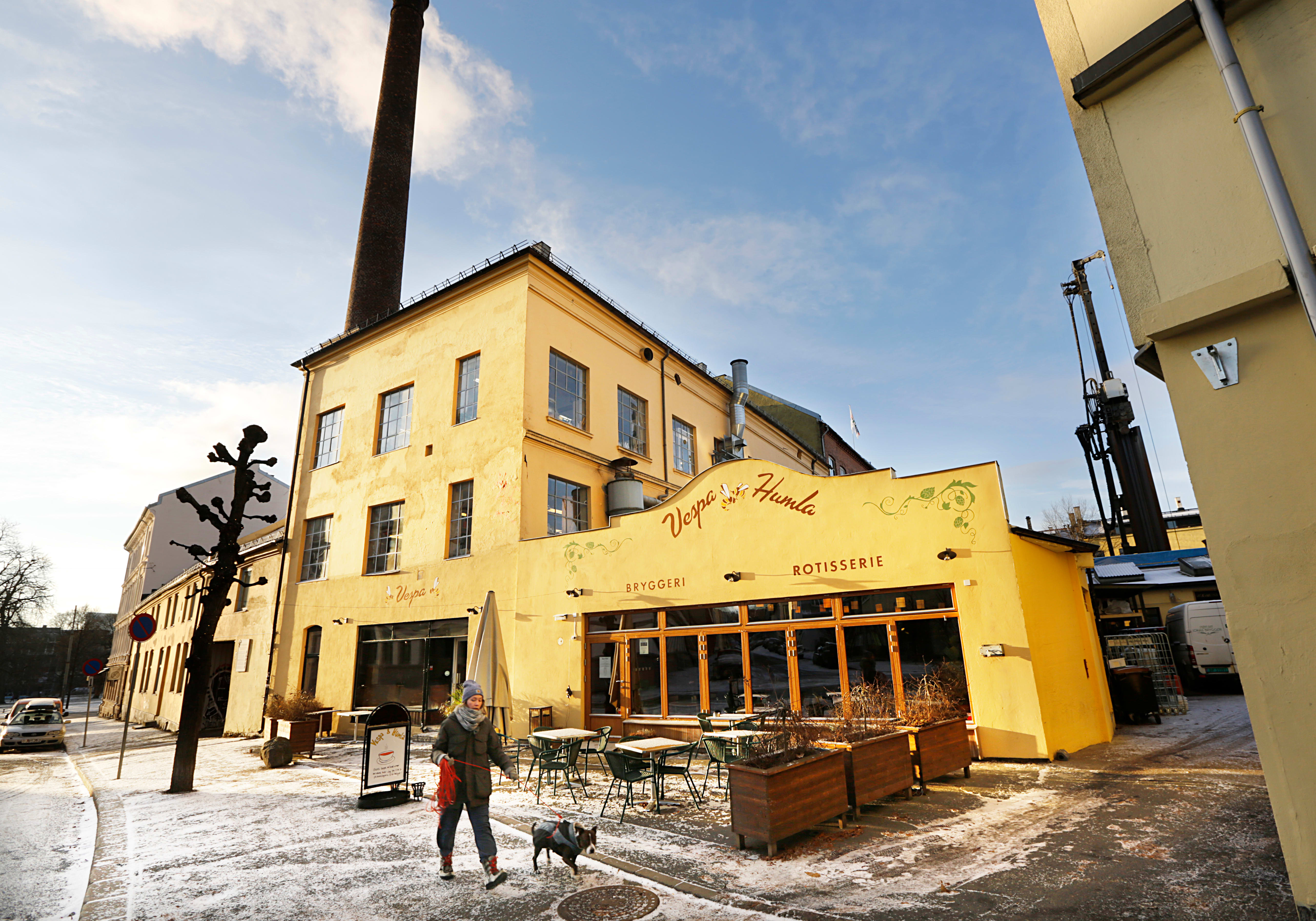 Vespa og Humla har funnet plass til vinbar i samme lokale som de holder til fra før. I sidelokalet!