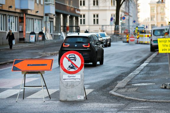 Bilister bruker fortauet utenfor Blindeforbundet som bilvei. Torsdag ble synshemmede Eirik Skaaden påkjørt.