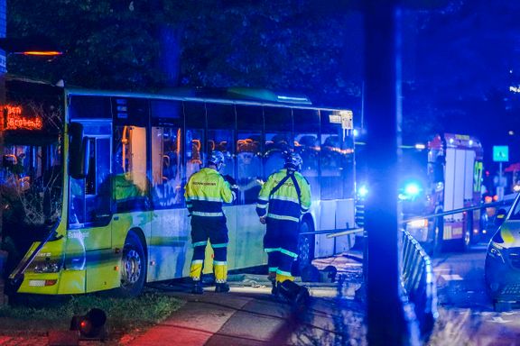 Sjåføren siktet etter at en buss kjørte inn i en skole på Tøyen – 12 personer skadet