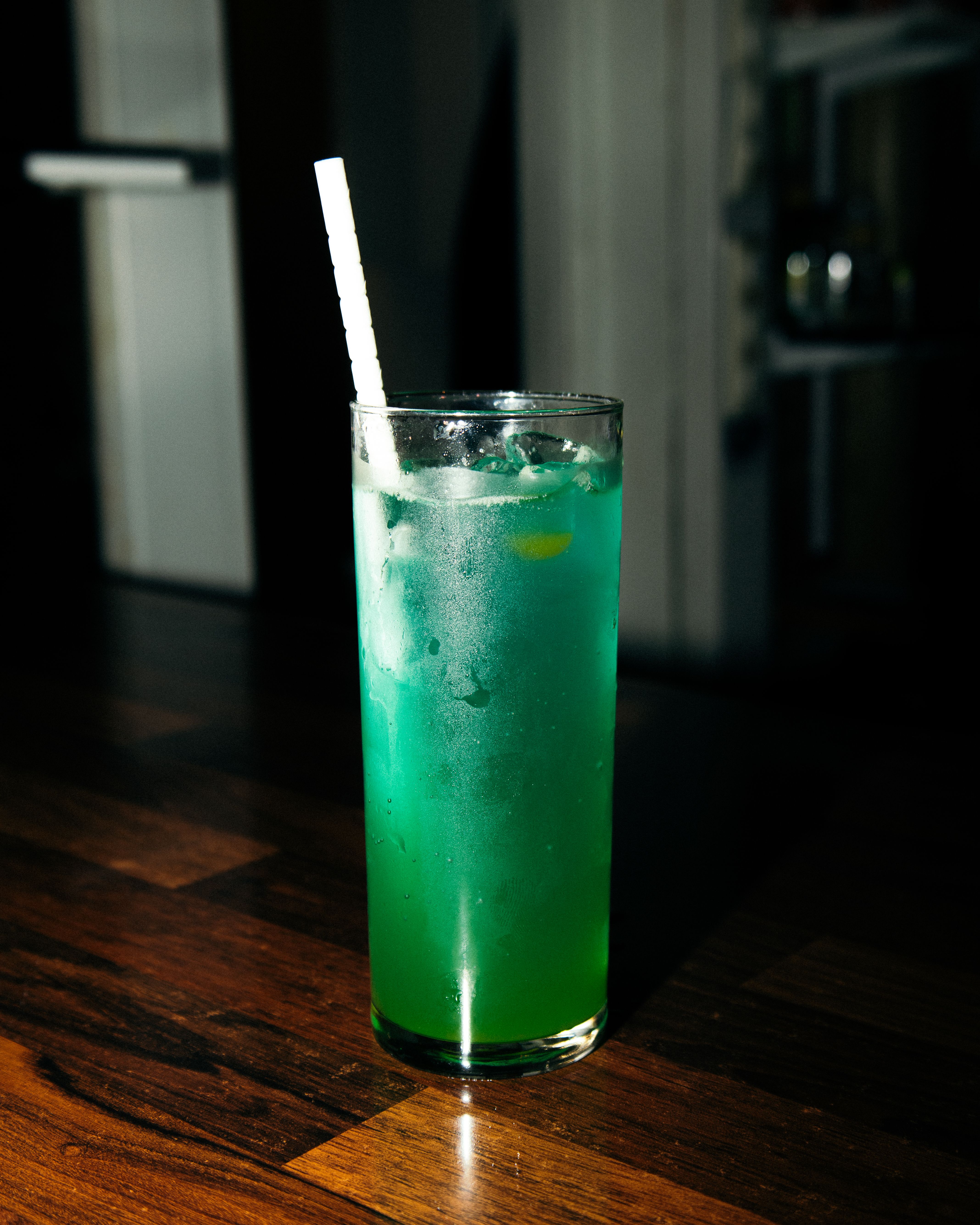 Voilà! En Rett Inn Blå Mango Spesial! Også kalt en «damedrink» av bartenderen. 