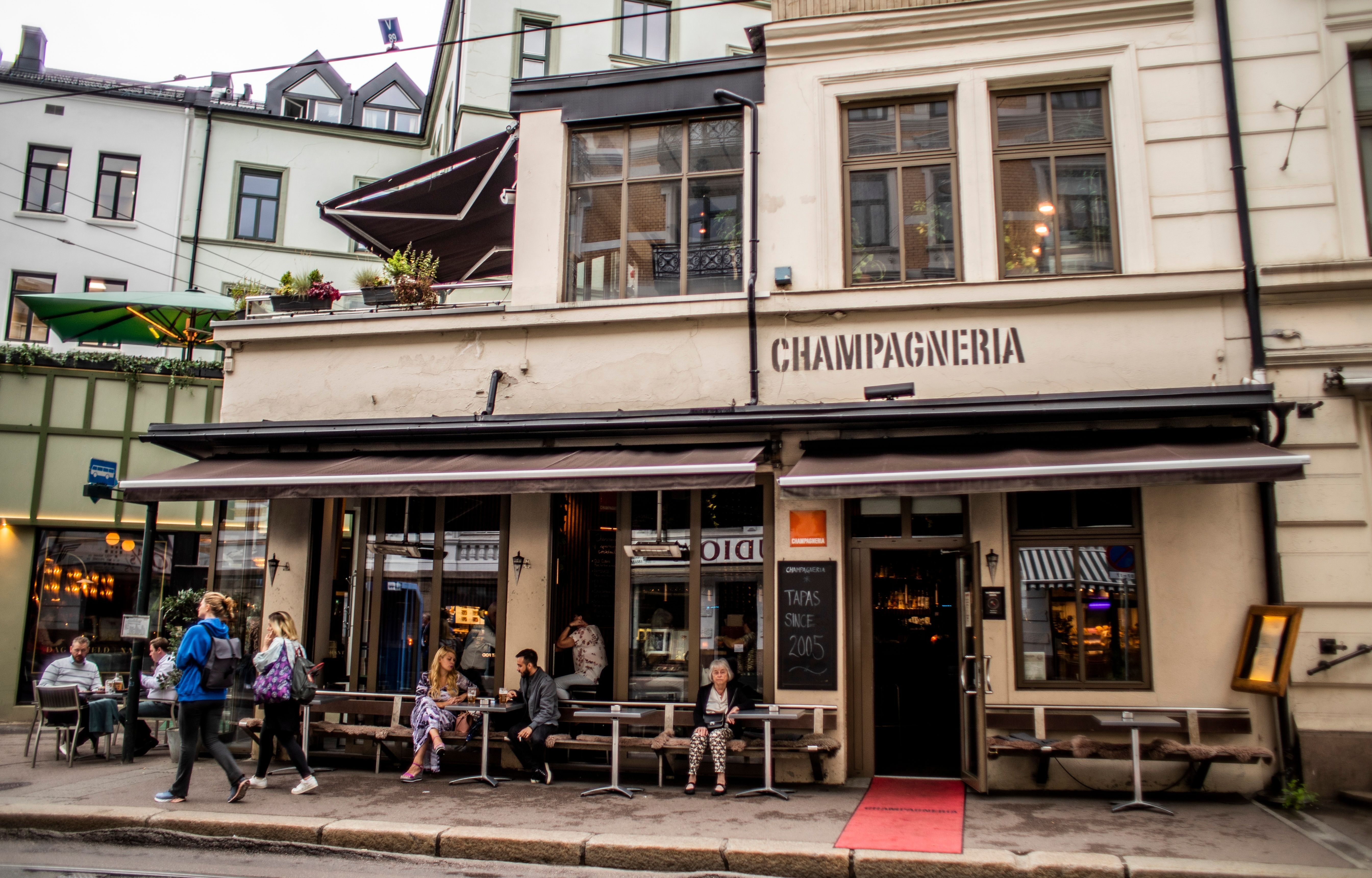 Champagneria må skjerpe seg flere hakk for å holde på gjestene. 