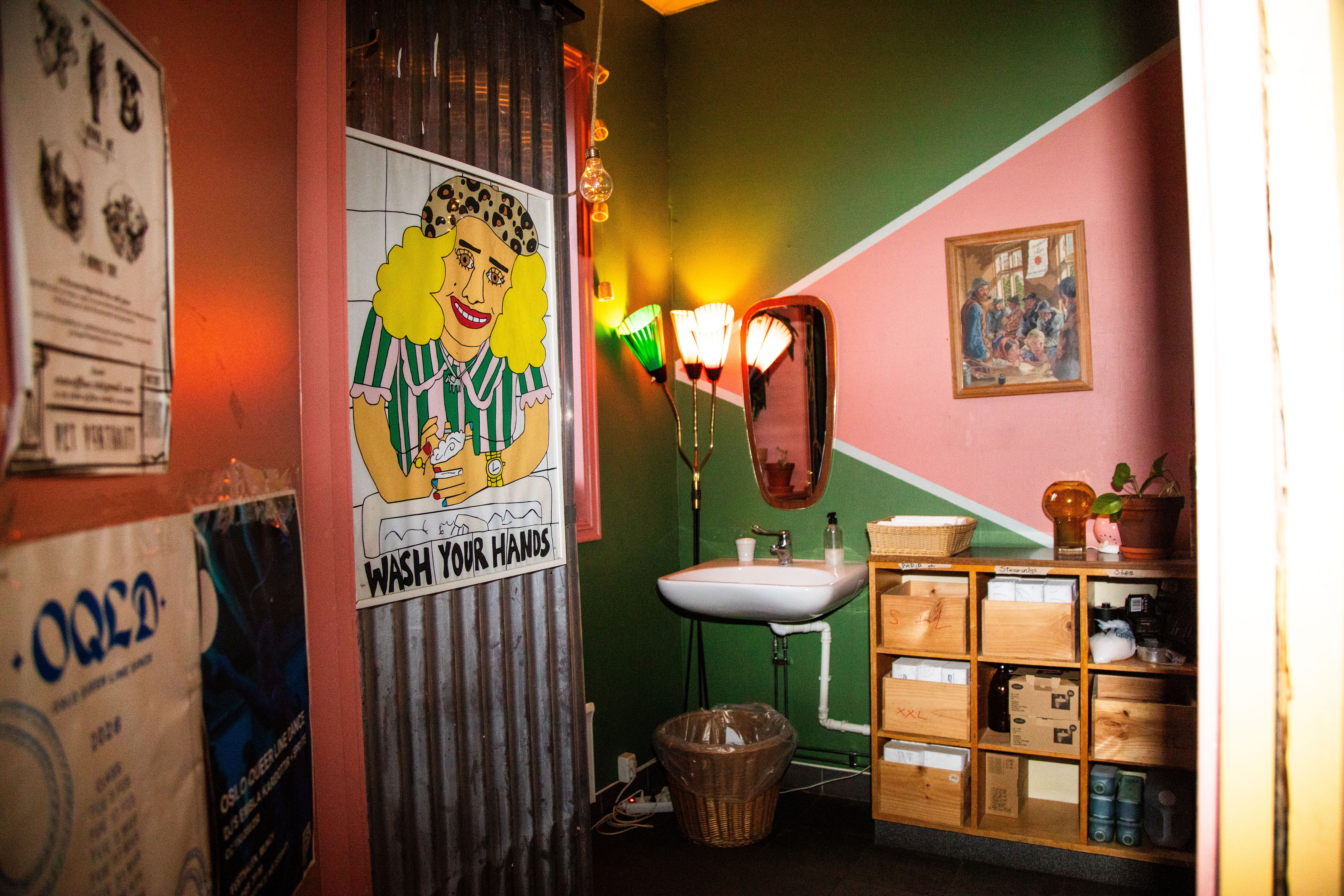 Det eneste som er «negativt» med en så fin do, er at folk blir sittende veldig lenge, forteller de.