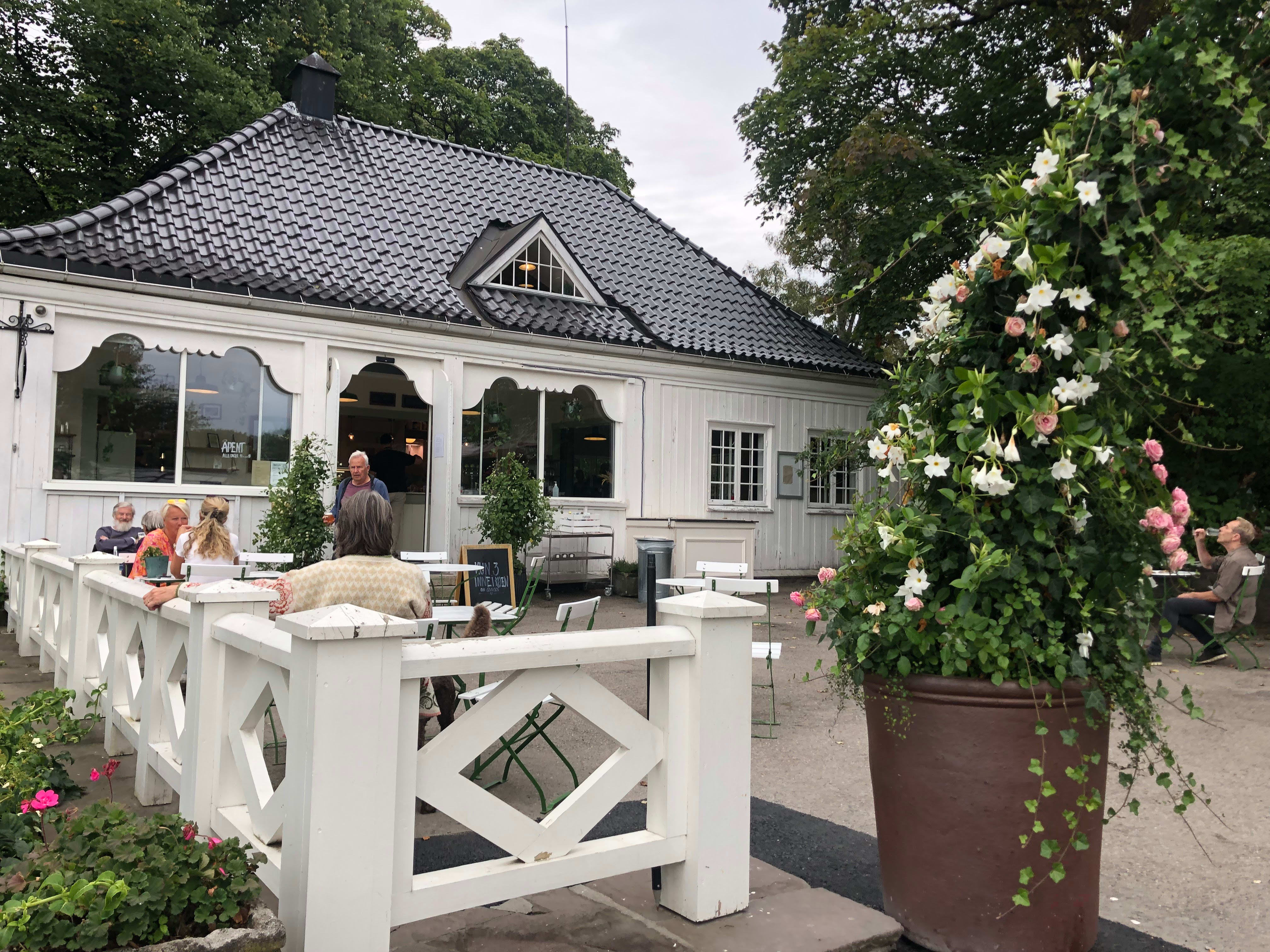 Anne på landet ligger inne i Frognerparken. Uteserveringen er fin både vår, sommer og høst.