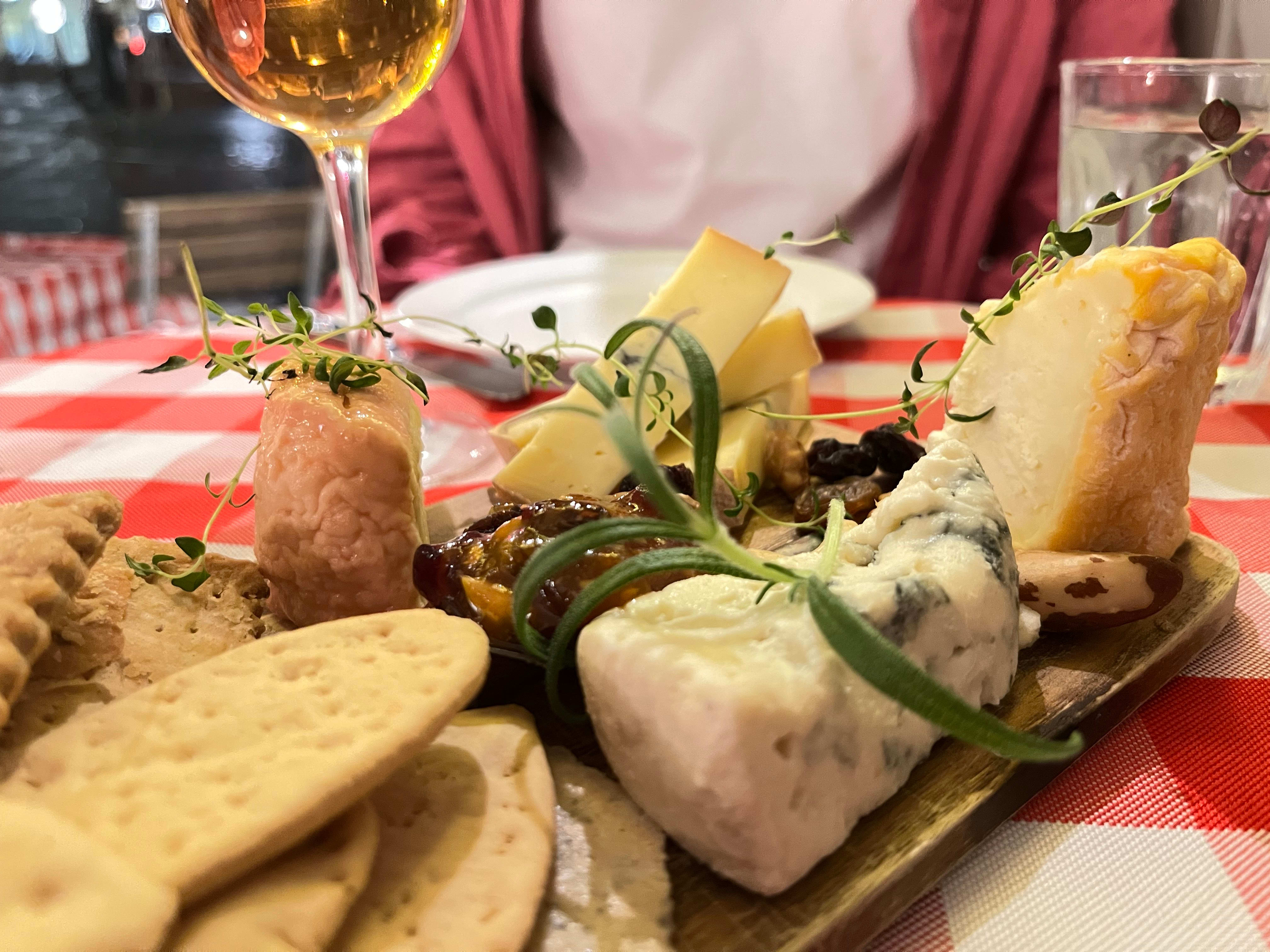 Ostefatet er kveldens høydepunkt. 