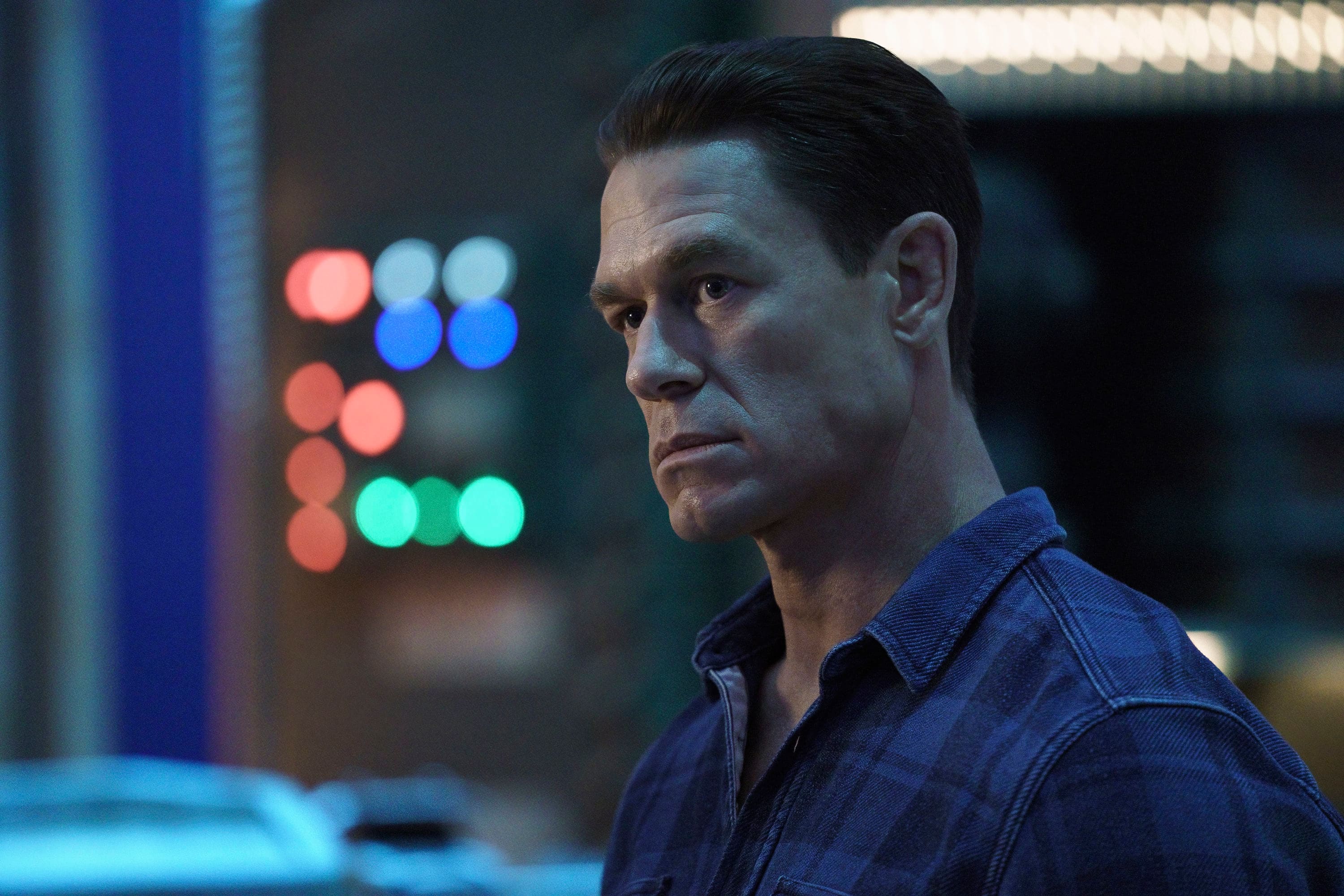 Chris Smith (John Cena) får en aldri så liten identitetskrise i serien. 