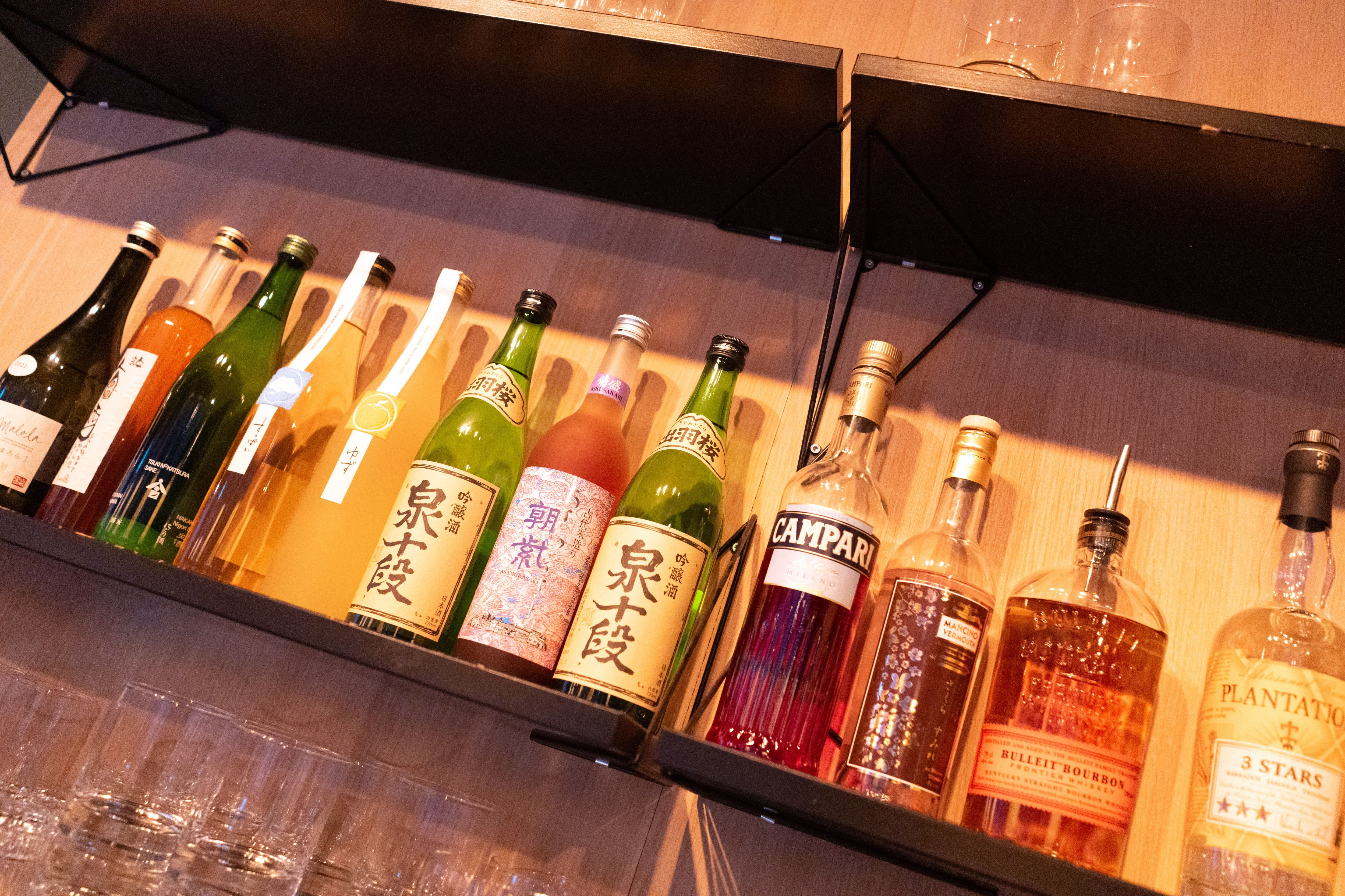 Det er flere typer sake å få. En bonus er at det står litt om smak og aroma til hver enkelt i menyen.