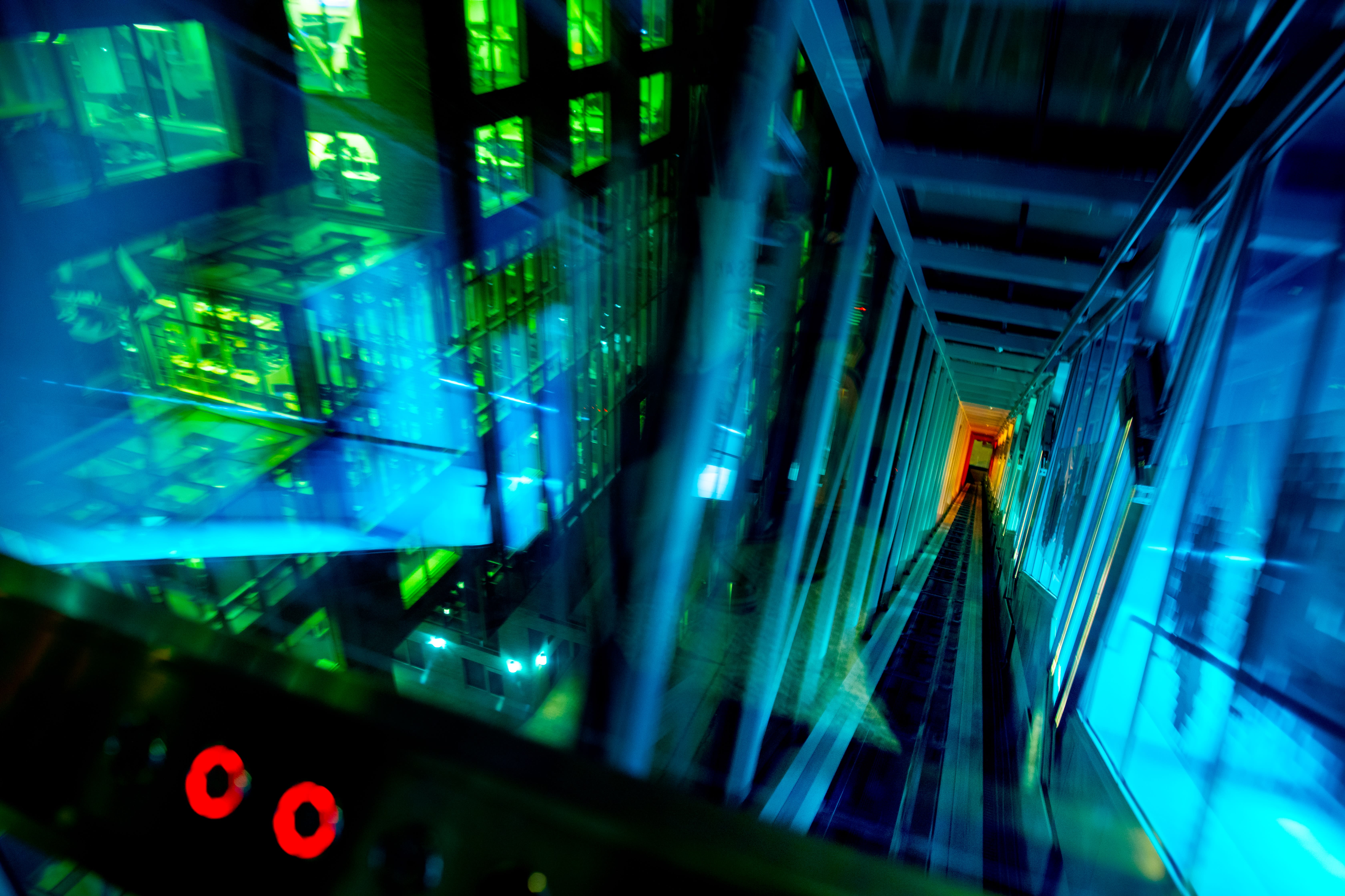 Sug i magen i heisen opp til 13 etasje. 