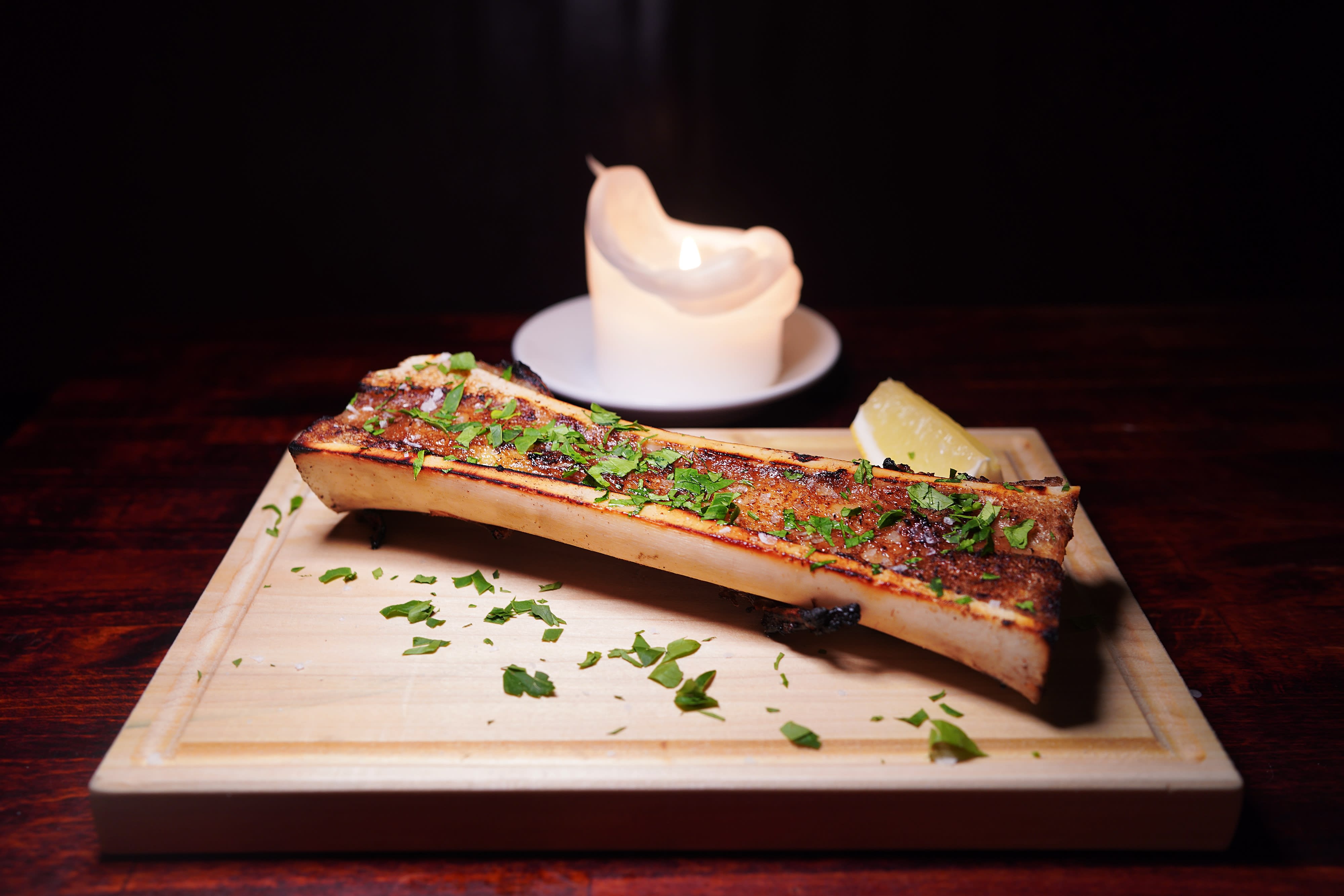 Grillet margbein er en deilig start på måltidet.