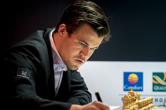 Duket for dramatisk Norway Chess-avslutning: – Skeptisk til at Carlsen skal klare å snu det