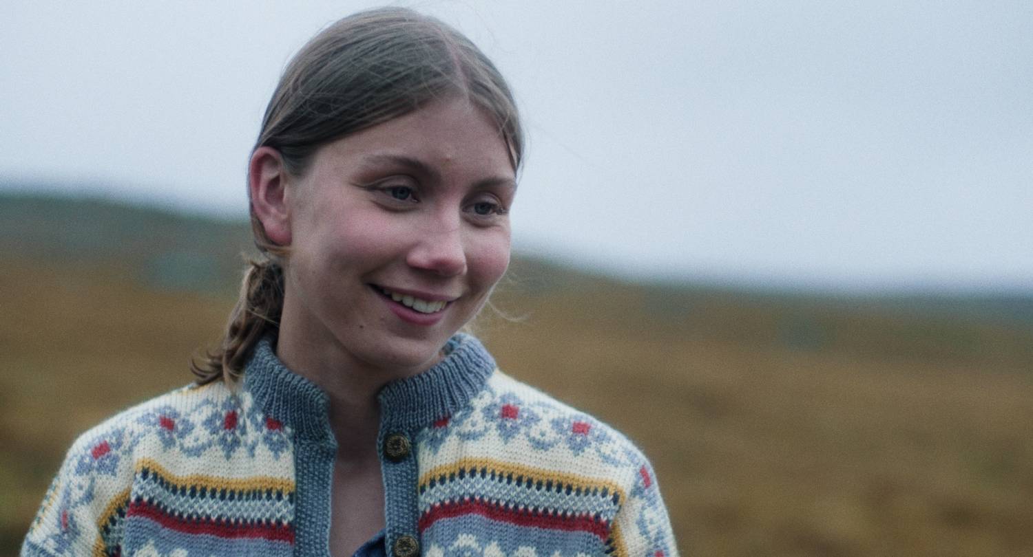 Ella Marie Hætta Isaksen er god som Ester.