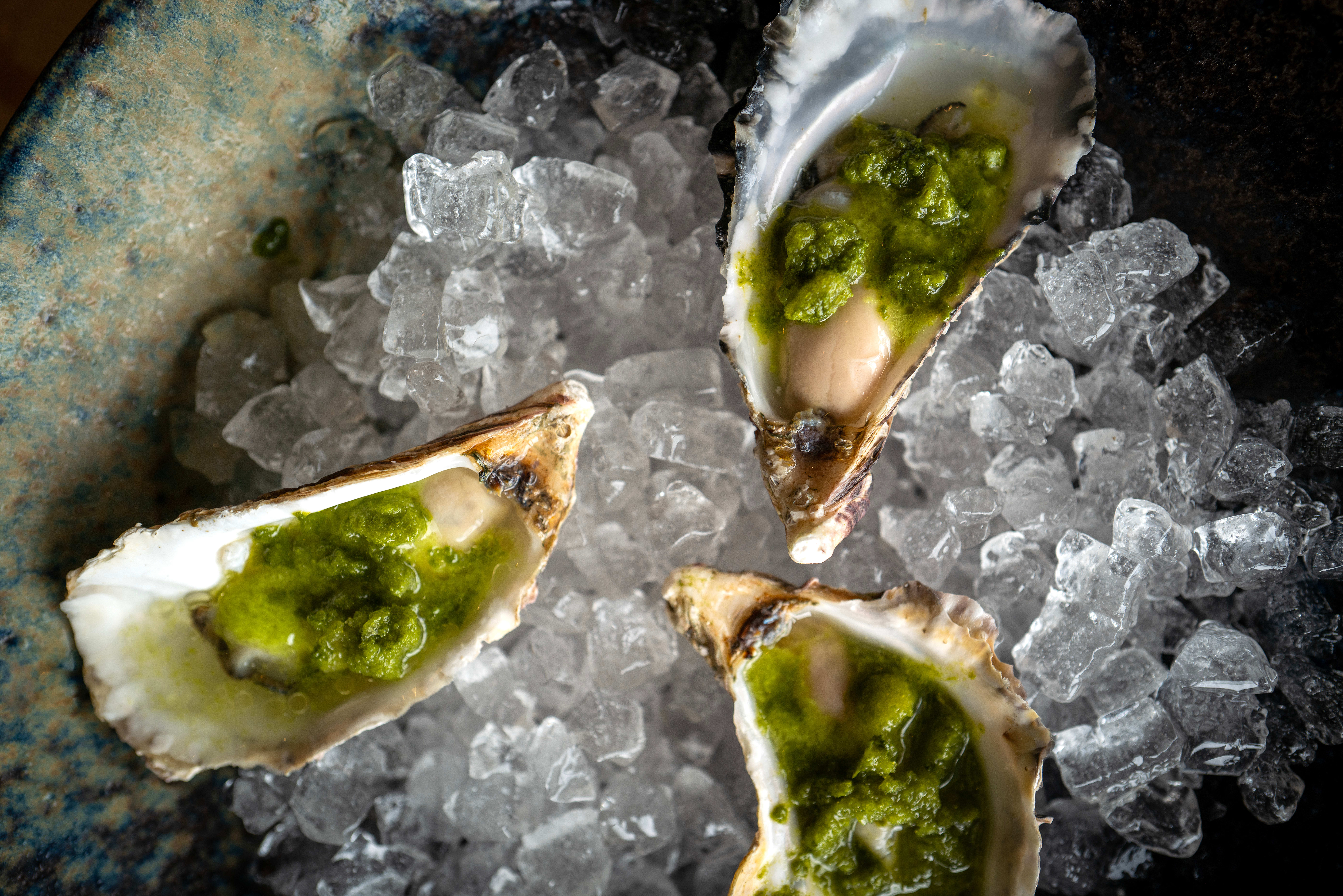 Østers med epler og jalapeño. 