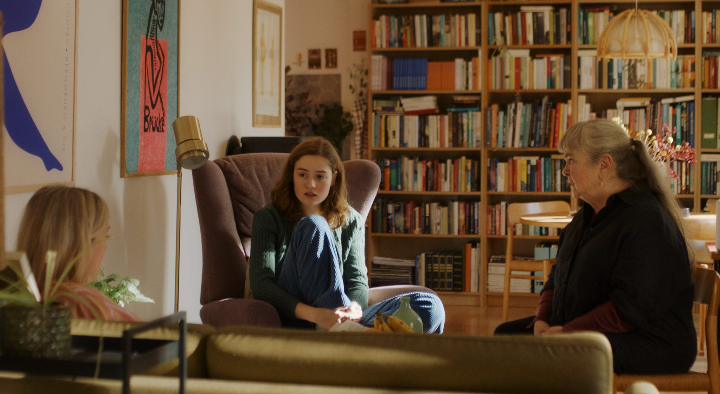 Mor (Ane Dahl Torp) og mormor (Anne Marit Jacobsen) frykter at Johanne er utsatt for et overgrep. 