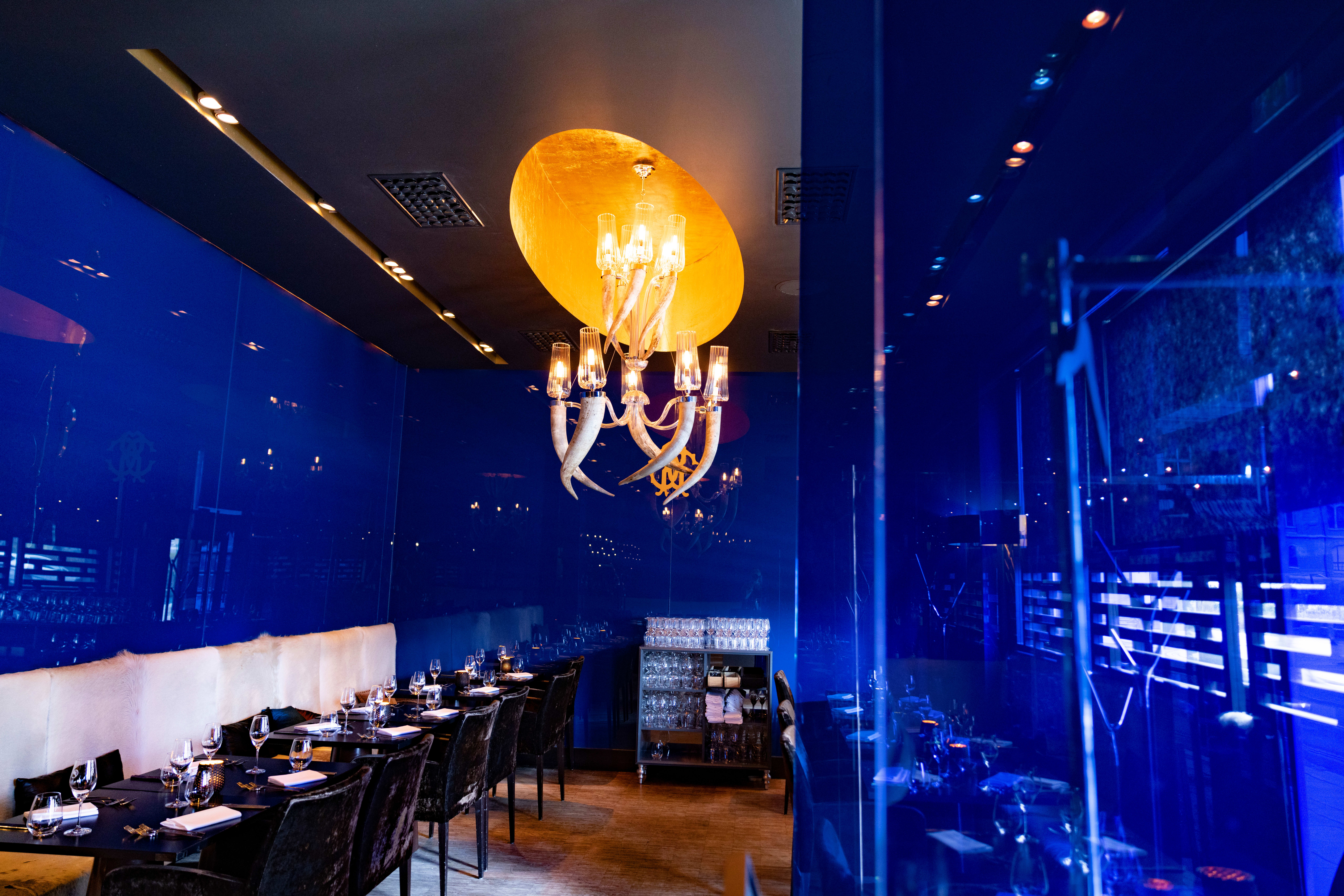 Blått og maritimt lokale. 