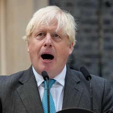 Boris Johnson tilbake etter seks uker. Er med i toryenes lederstrid.