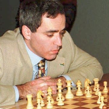 Kort forklart: Carlsens VM-nekt kan ta sjakken tilbake til de vonde 90-årene