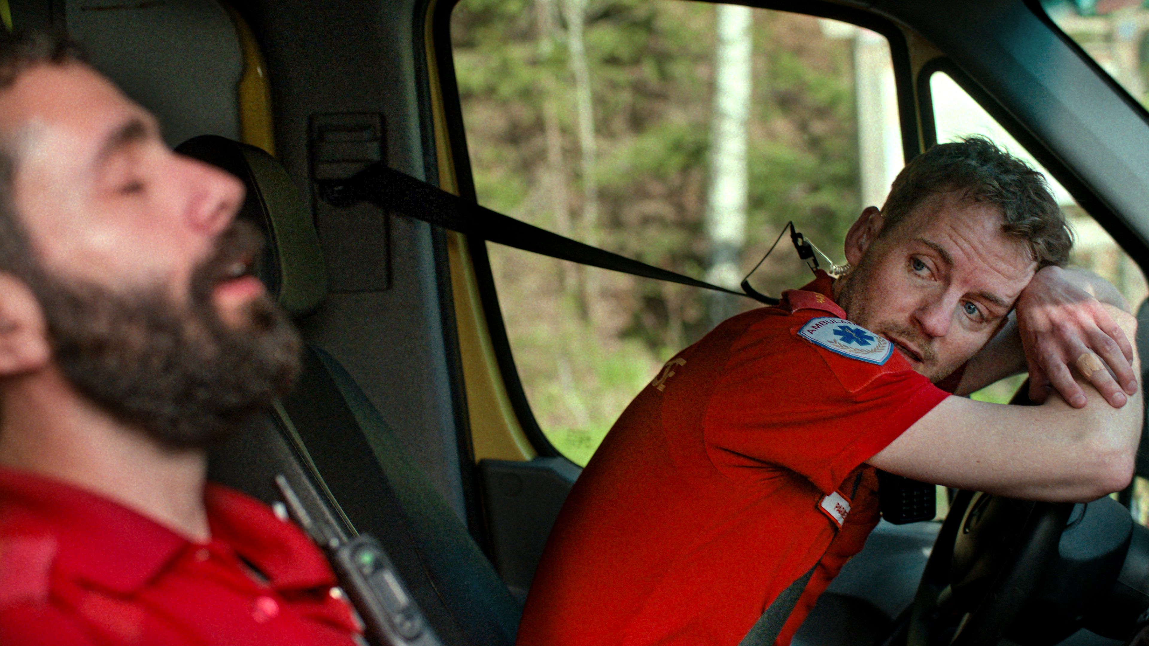 Joakim og Eivind er naturlig nok utslitte etter en overraskende bilfødsel. Episoden hjelper «Lis 2» til å gjøre spesielt Joakim til en mer interessant karakter.