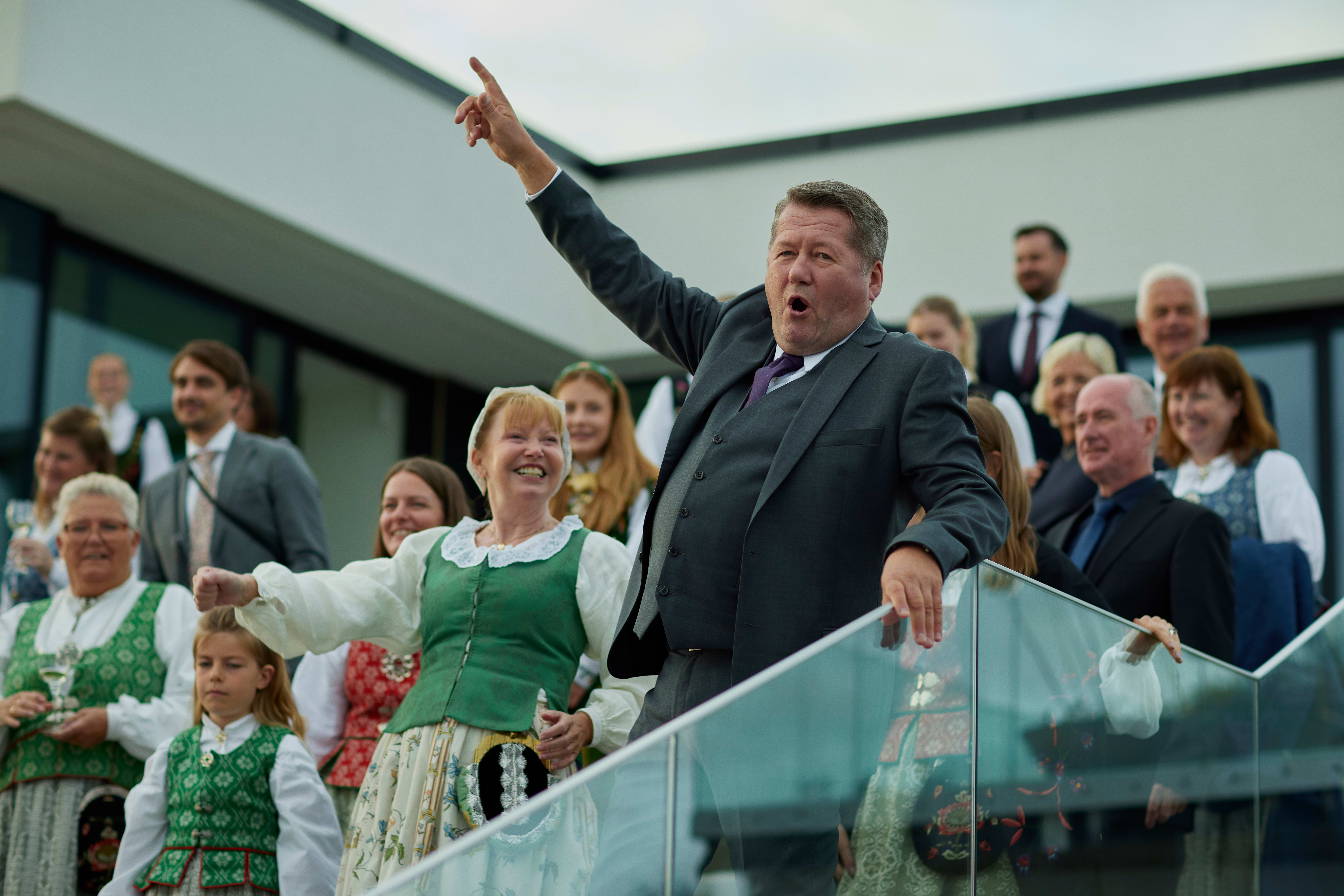 Bjarne Brøndbo spiller styreleder i Marlax. «Milliardærøya» forteller historien om to familieselskaps bitre, morsomme kamp om milliardverdier.