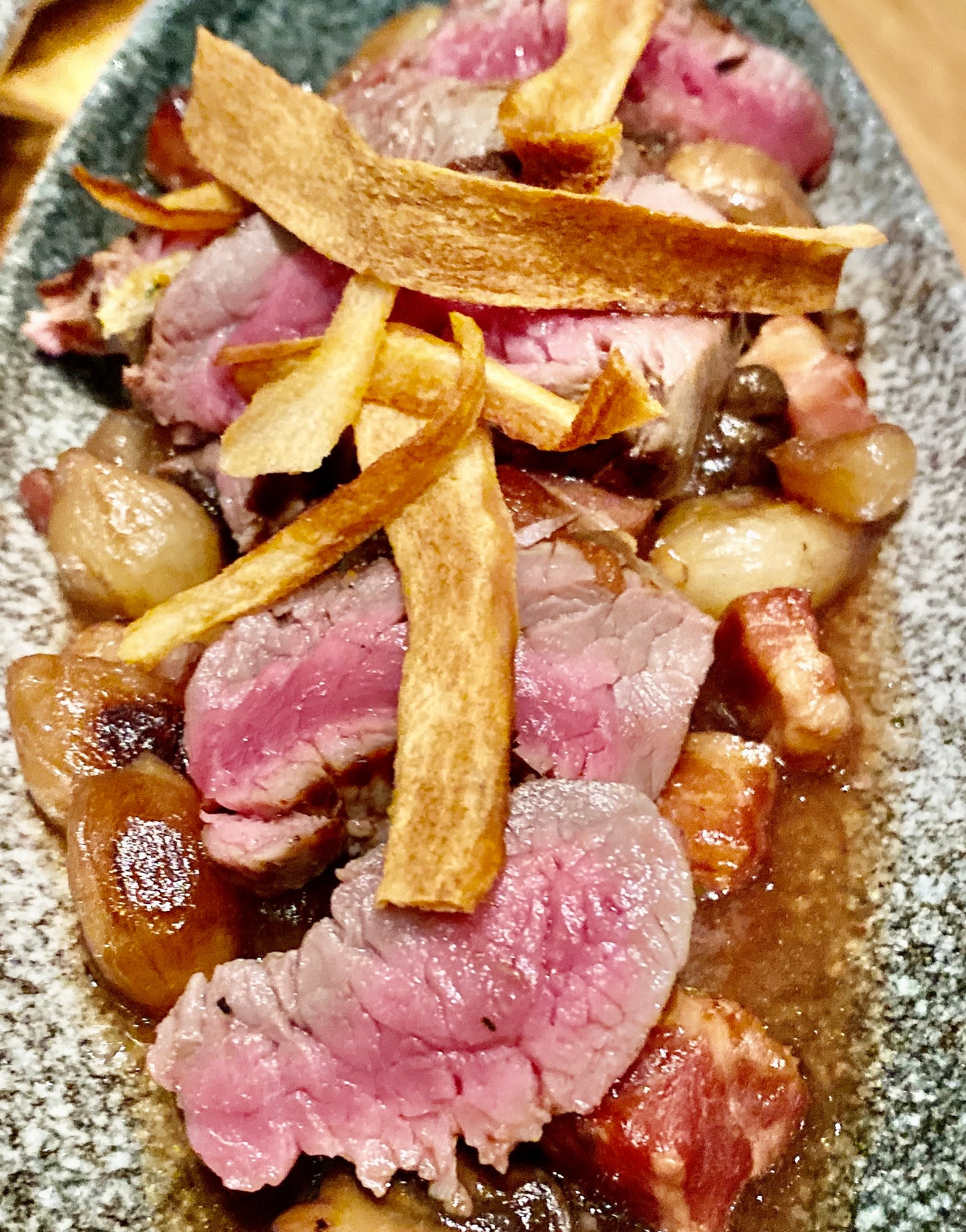 Det ser lekkert ut, men Delicatessen må jobbe mer med smakene og varmen i rettene. 