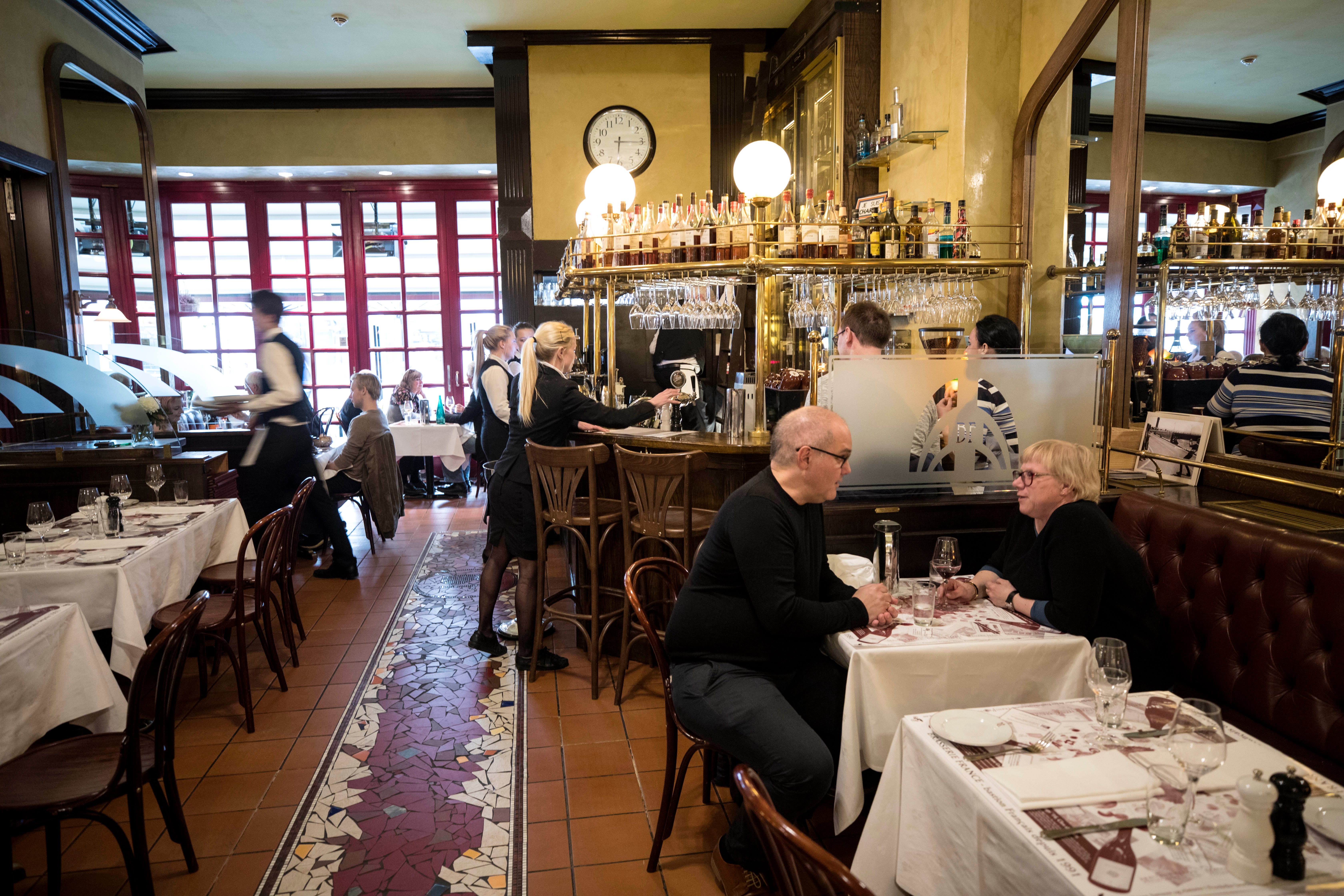 Det er hyggeligst nede i 1.-etasjen hos restauranten. 