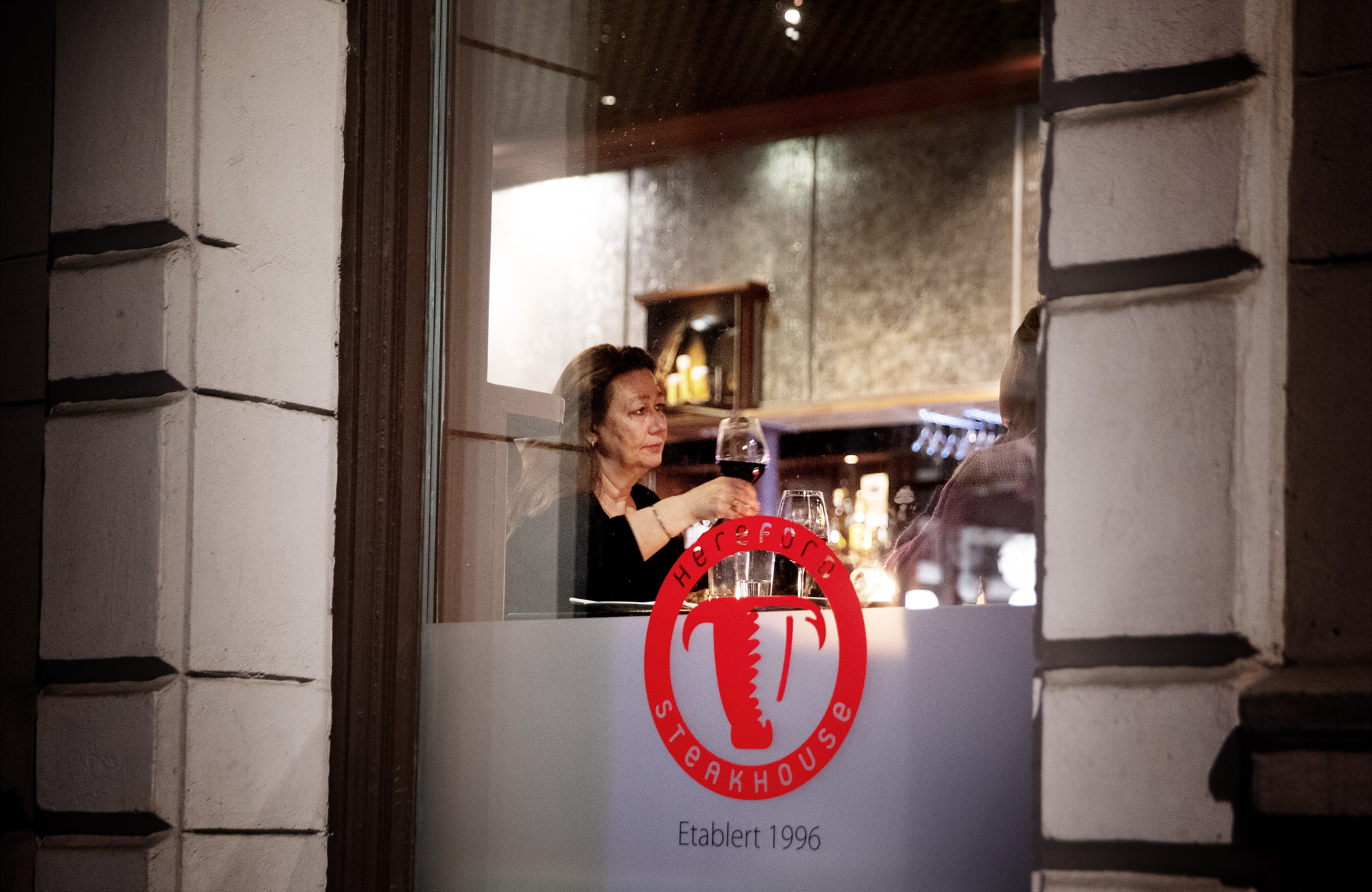 Hereford Steakhouse ligger sentralt i Oslo, i Rosenkrantz’ gate like ved Hotel Bristol og Det Norske Teatret.