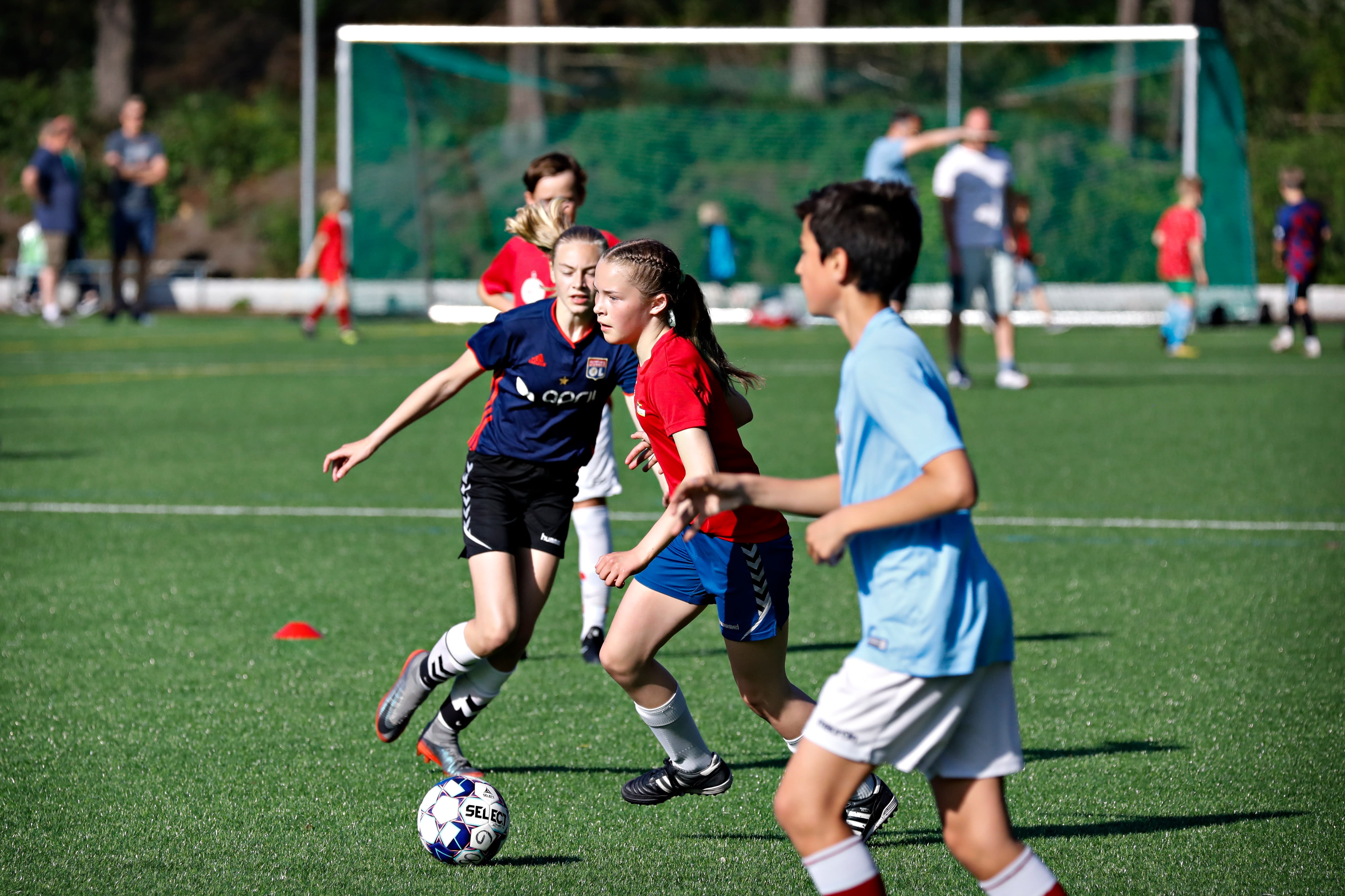 – Uheldig at barn deles etter kjønn i idretten før det er en fysisk grunn til det