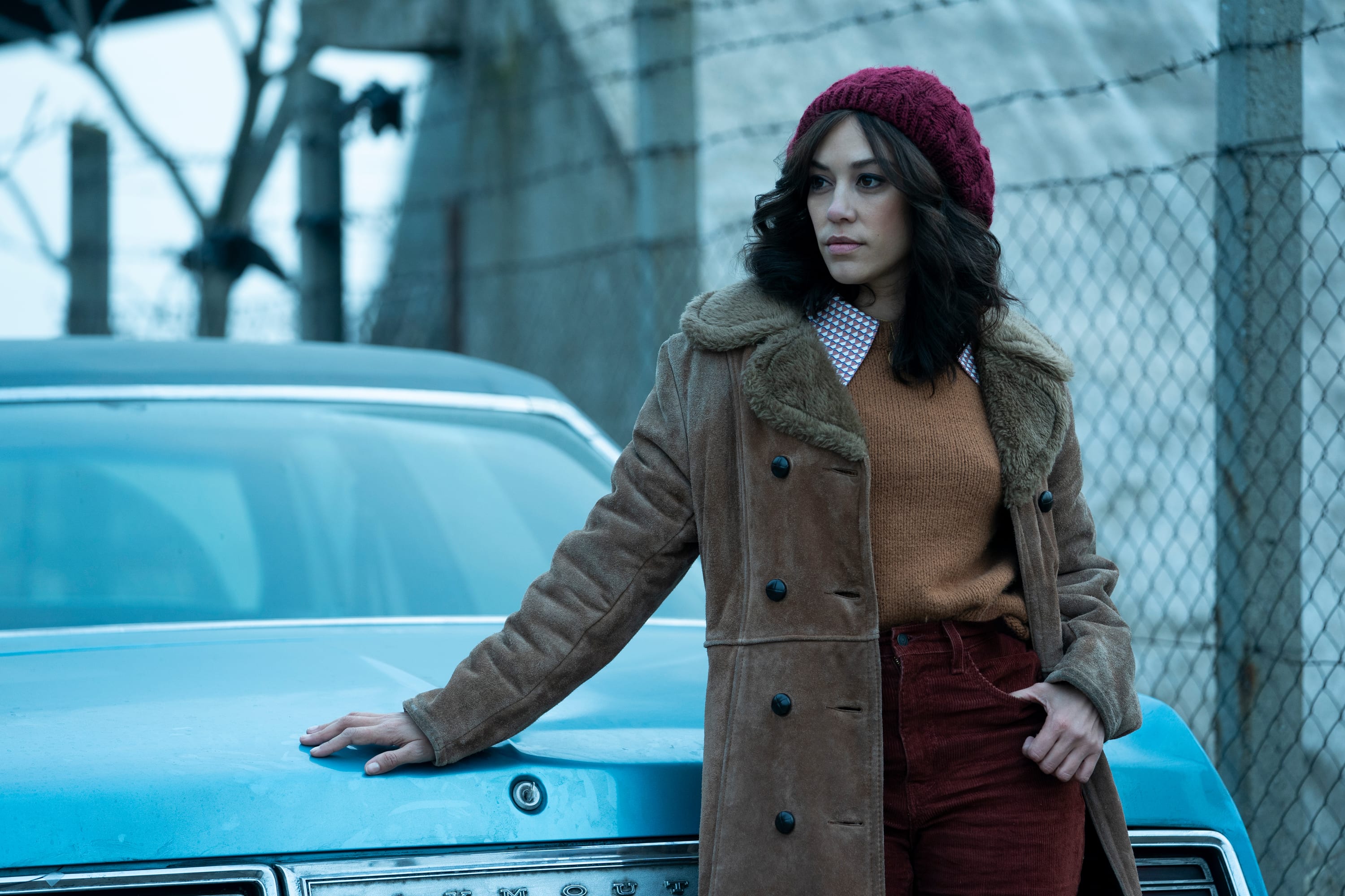 Politidetektiv KD (Mishel Prada) er mistenkelig interessert i det som skjer innenfor lukkede dører på The Continental.