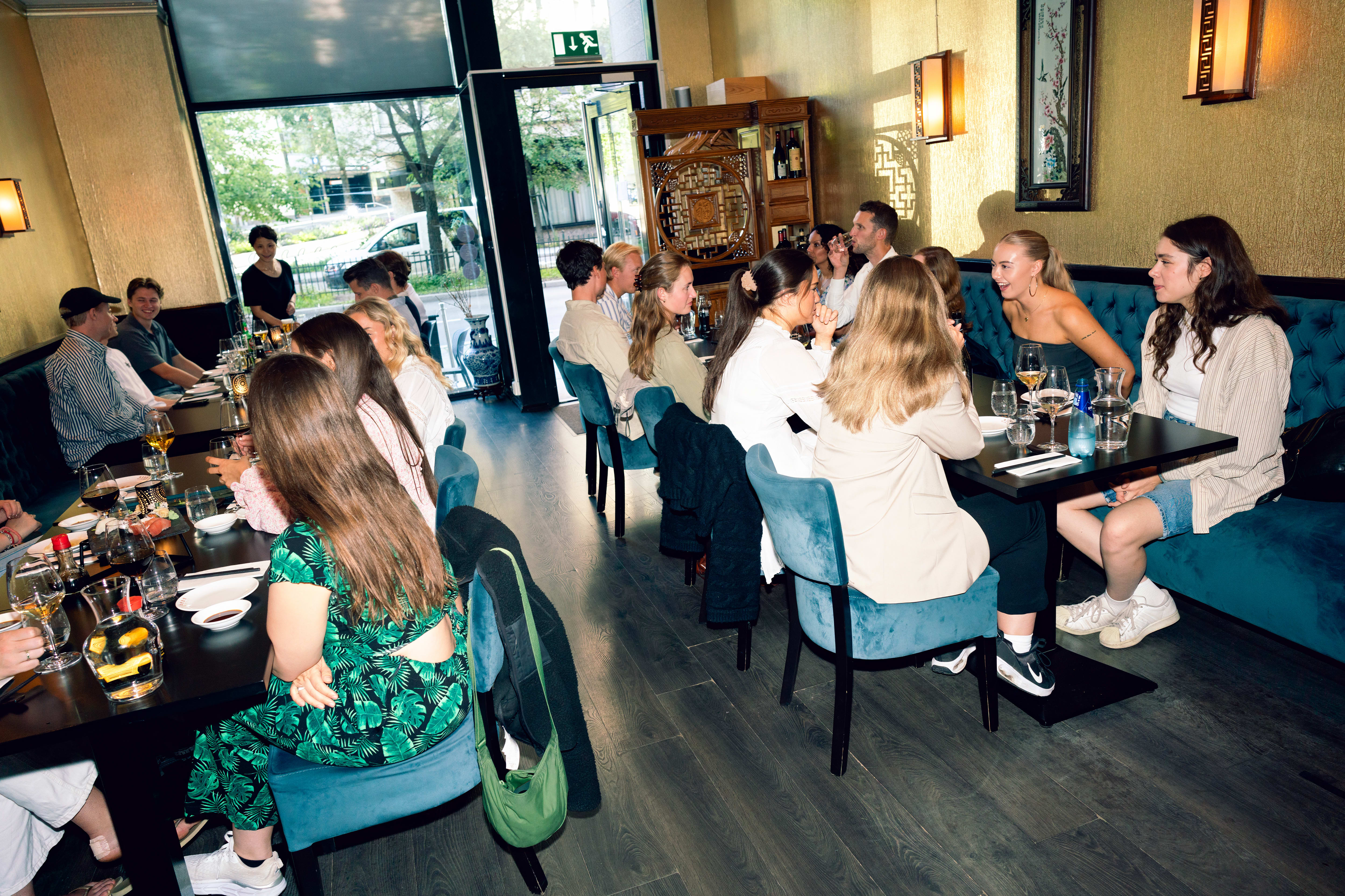 God stemning og ungt klientell denne kvelden.