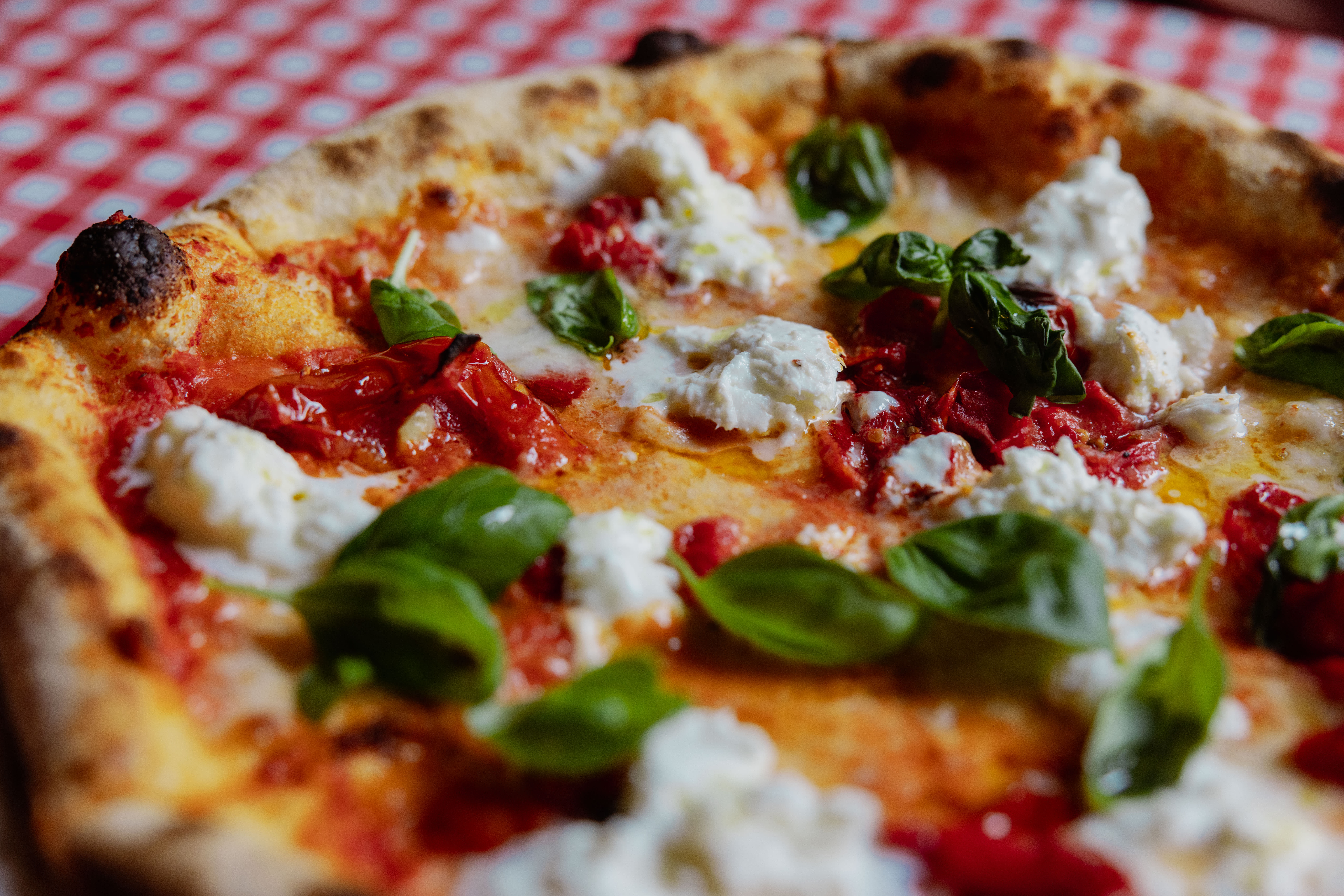 Pizzaene hos Pizzeria Comunale på Teaterplassen er helt middelmådige. 