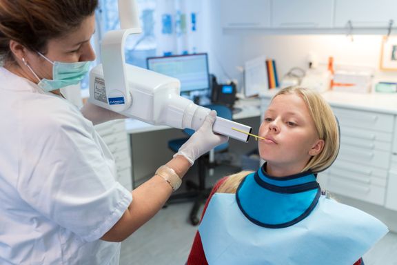  14.900 barn og unge står i tannlegekø i Oslo
