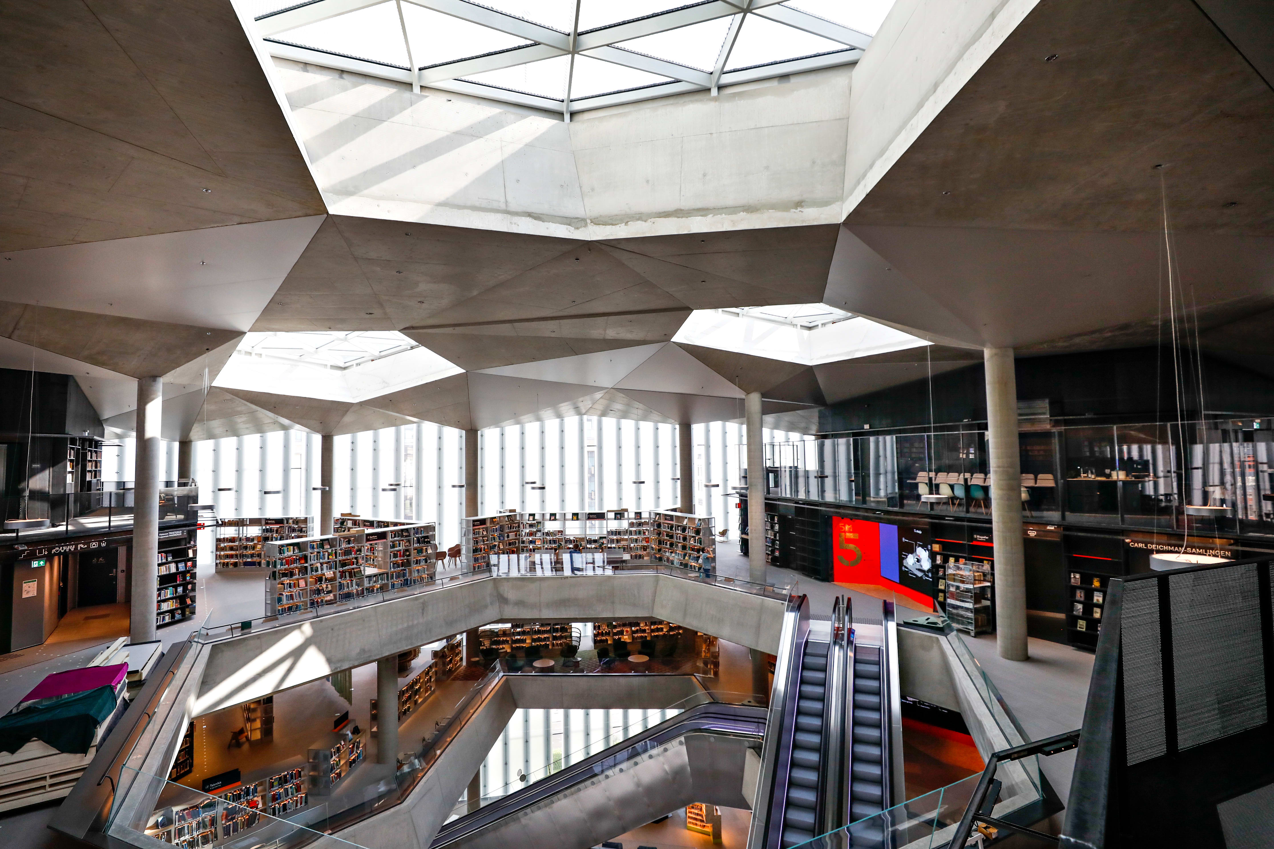 Frister ikke bokhyllene, kan du heller dra på kino.