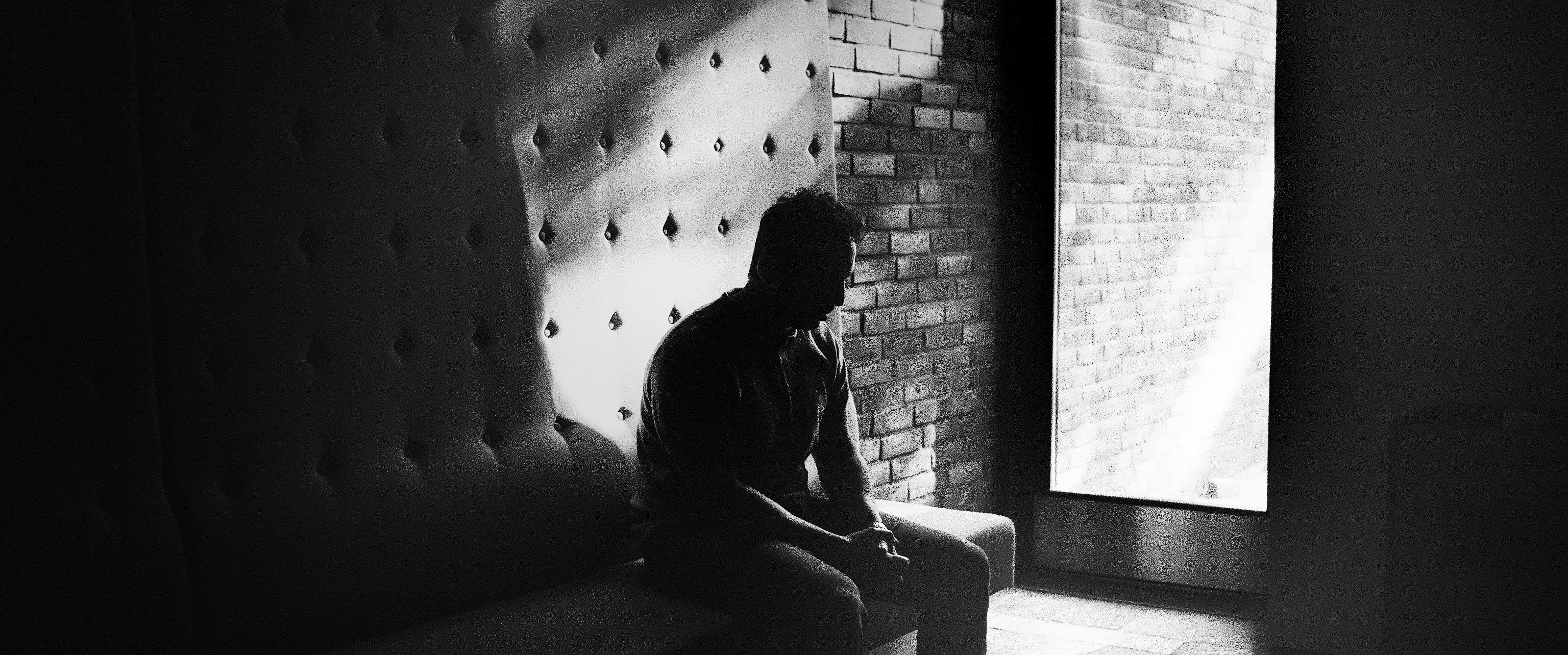 Personene vi møter i filmen er ikke vant til å snakke om følelser. 