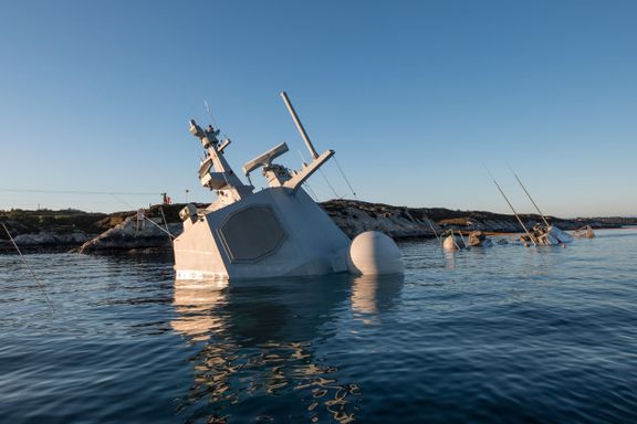 Forsvaret monterer vannsperrer på fregattens søsterskip - spanske verftsansatte langer ut mot norske myndigheter