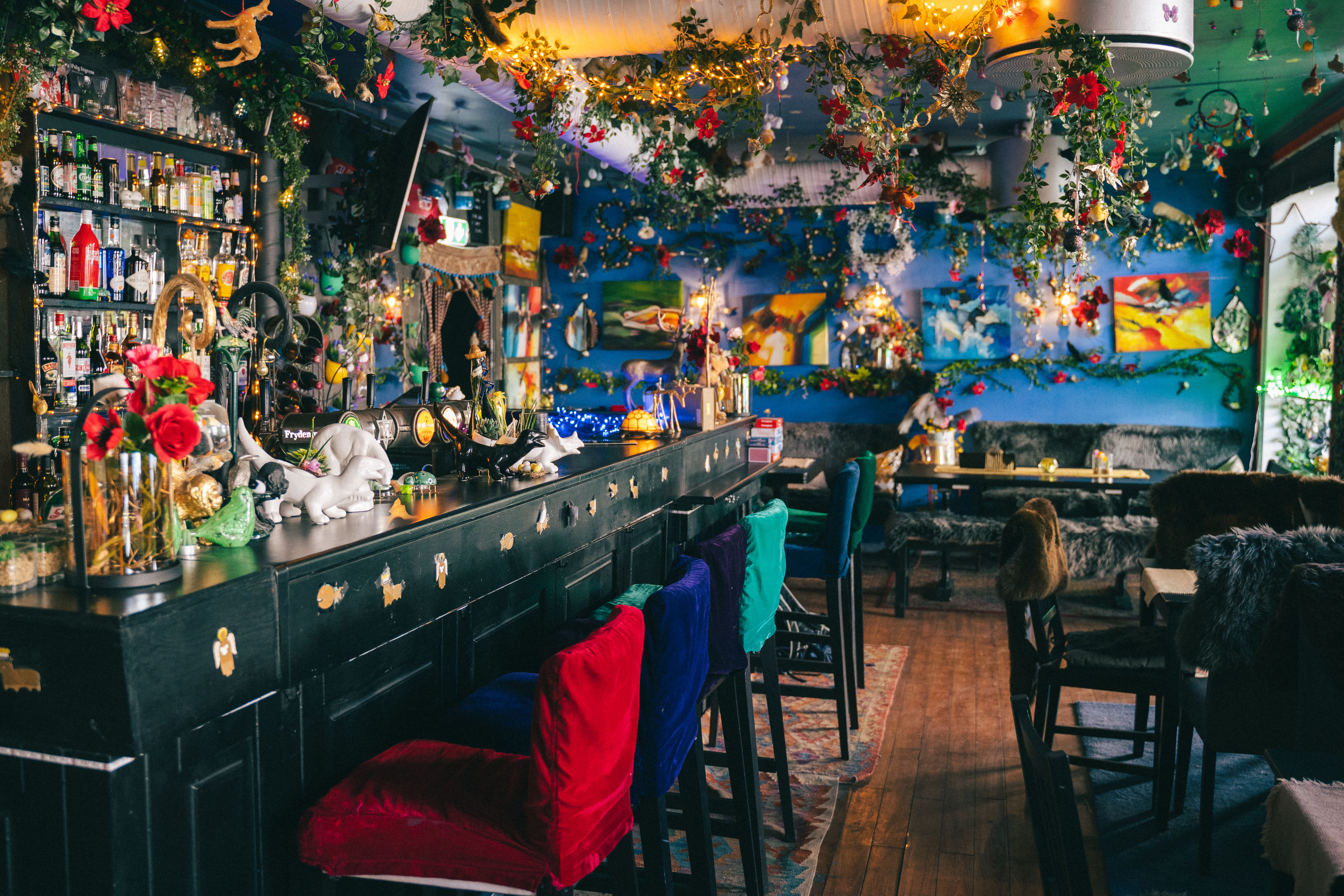 På disse barene kan du le, konkurrere og krangle over brettspill