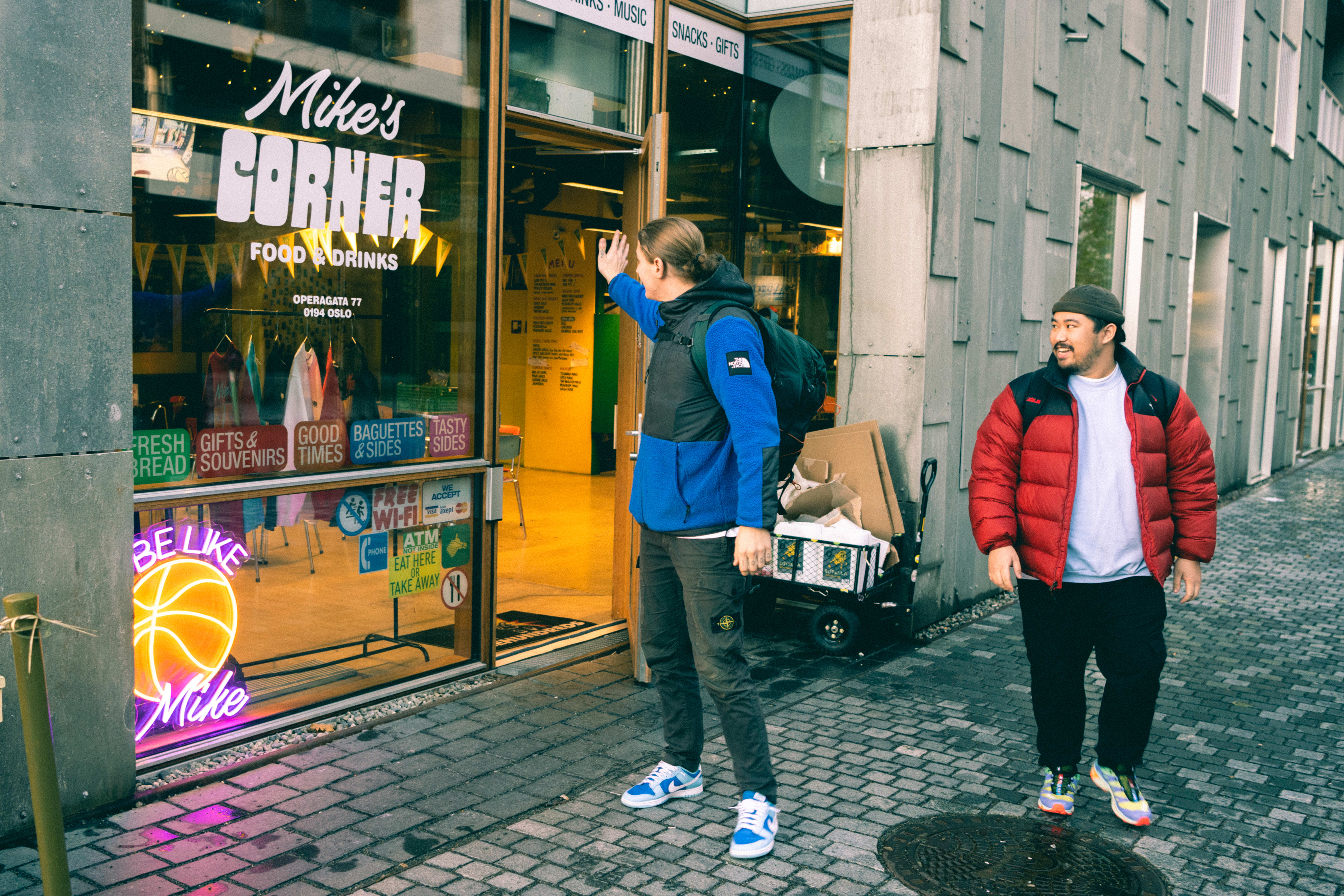 Jonathan Hagen (til venstre) er nåværende kjøkkensjef hos Mike’s Coner. I februar trer han inn i den samme rollen hos Betongen. 