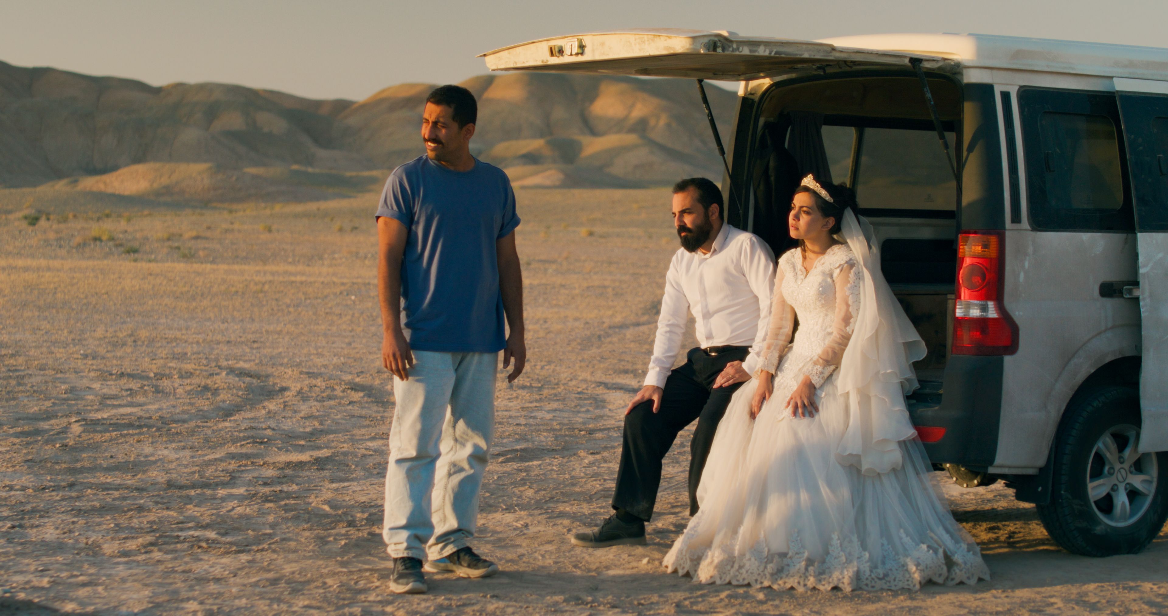 Brudgommen Majid (Madjid Panahi) skal gifte seg med Golrokh (Hadis Pakbaten), men havner brått i en anspent situasjon. «Bare et uhell» er Frankrikets Oscar-kandidat. 