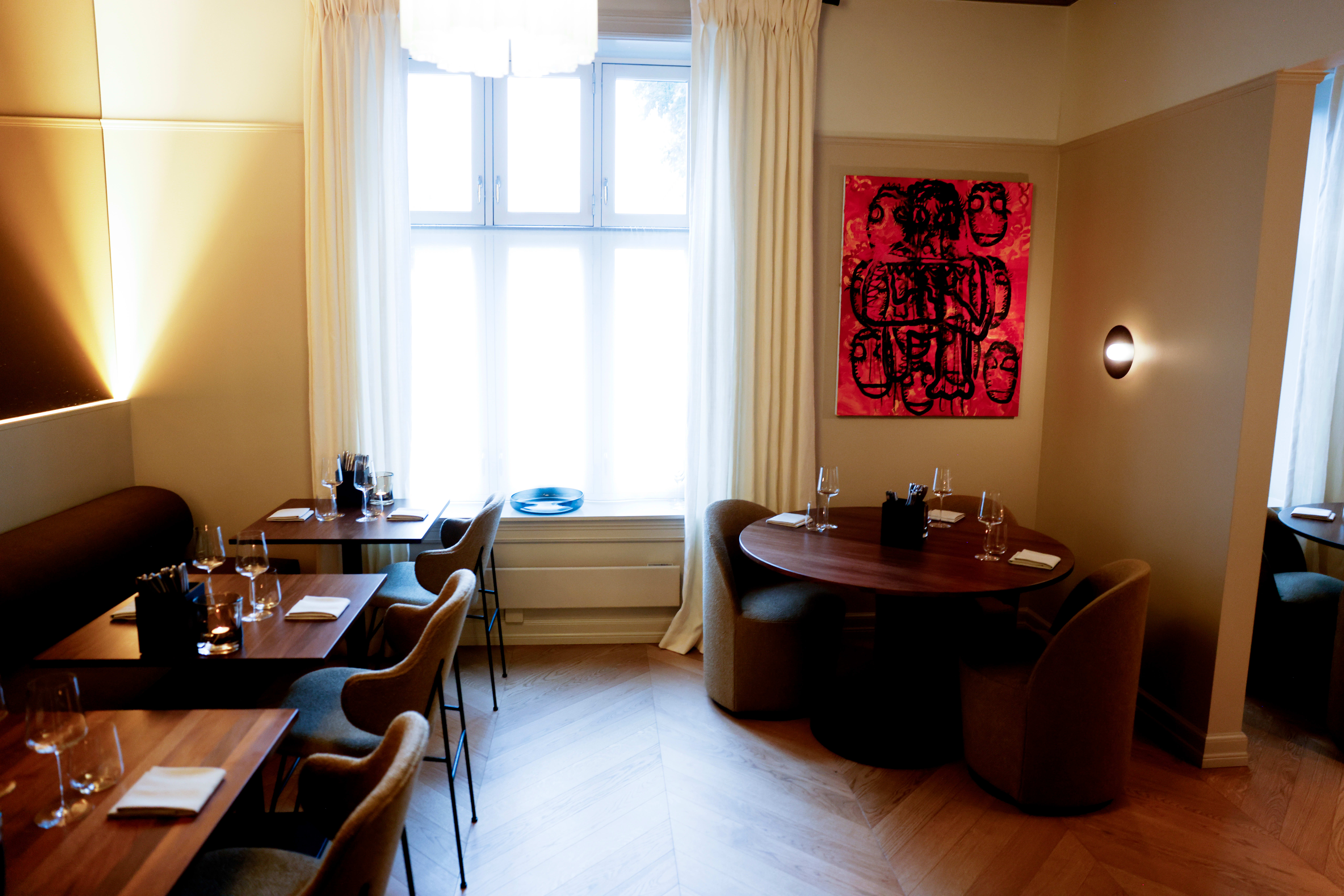 Bjarne Melgaard står for fargene hos Fan. 