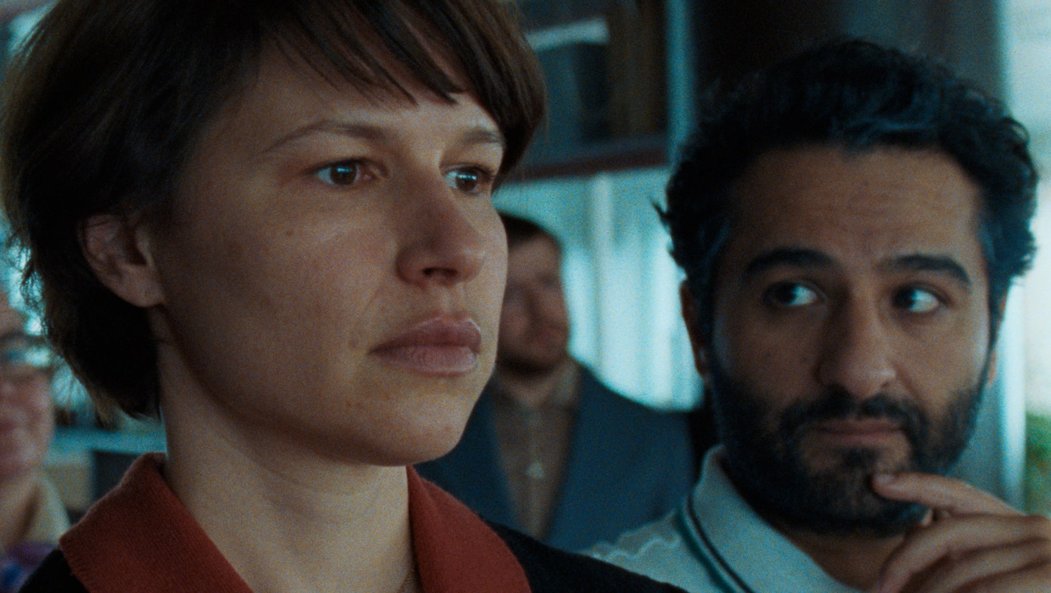 Einar Førde (Nader Khademi) lurer på hva Gro Harlem Brundtland (Kathrine Thorborg Johansen) pønsker på.