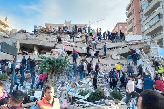 26 døde etter jordskjelvet i Hellas og Tyrkia