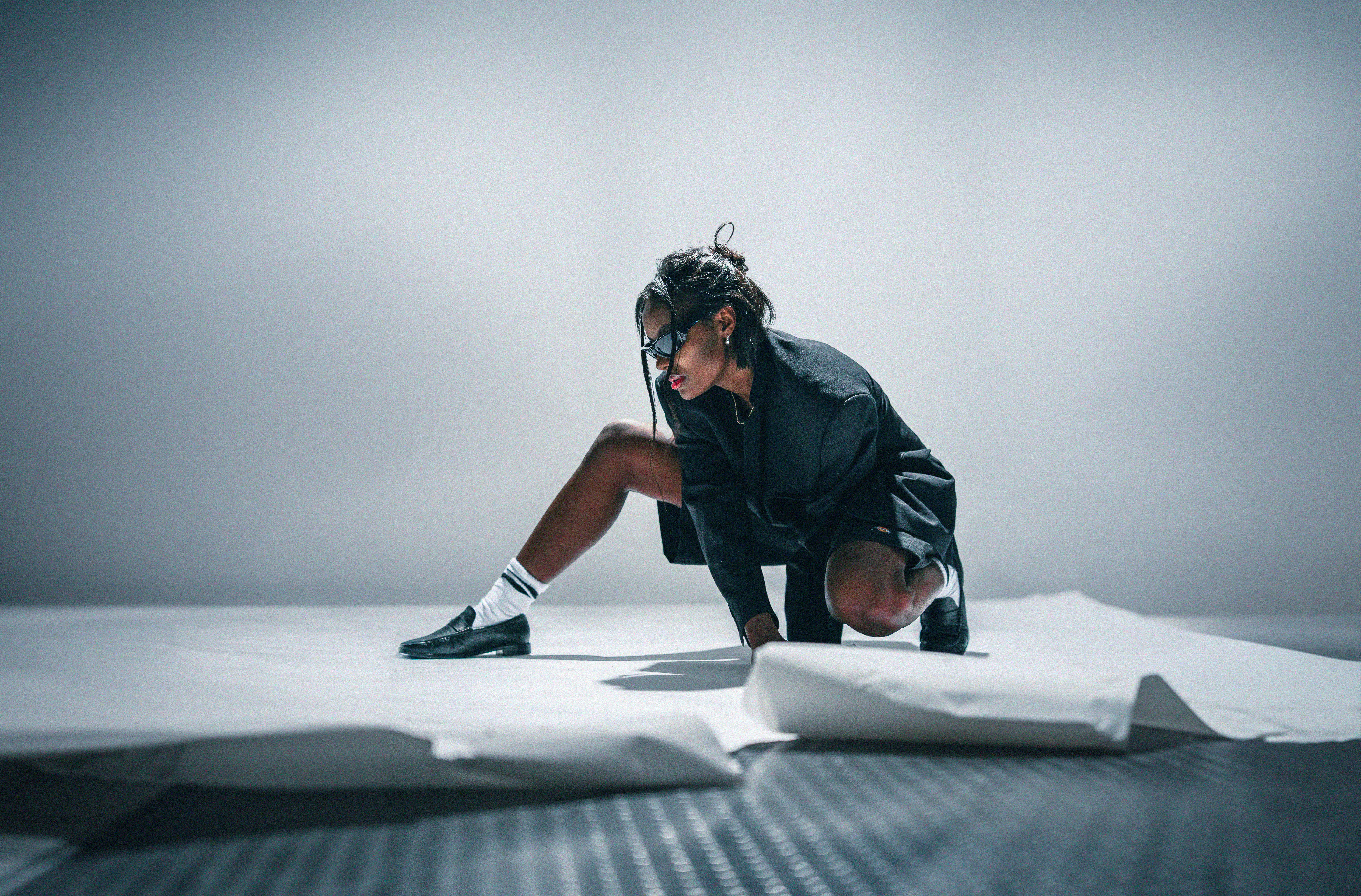 Elia har kun sluppet én låt, men den falt i smak hos bookingsjefen.